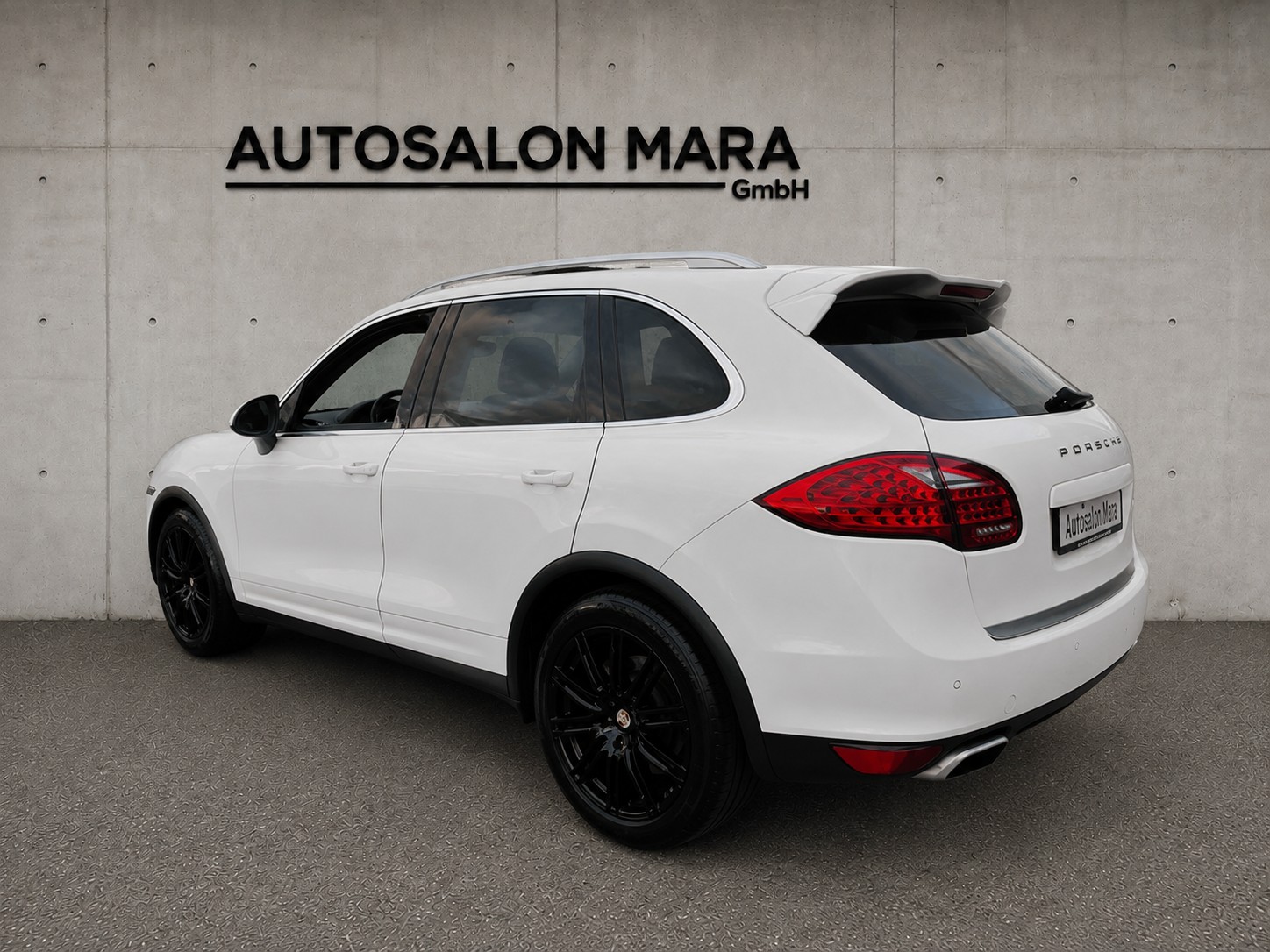 PORSCHE Cayenne S-image-3