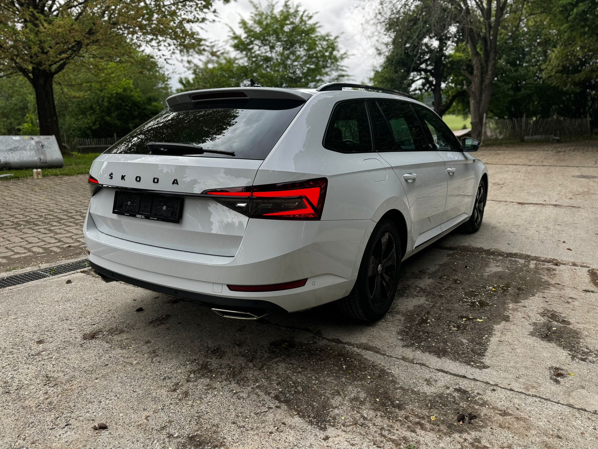 SKODA Superb Combi 2.0 TSI SportLine 4x4 DSG-image-3