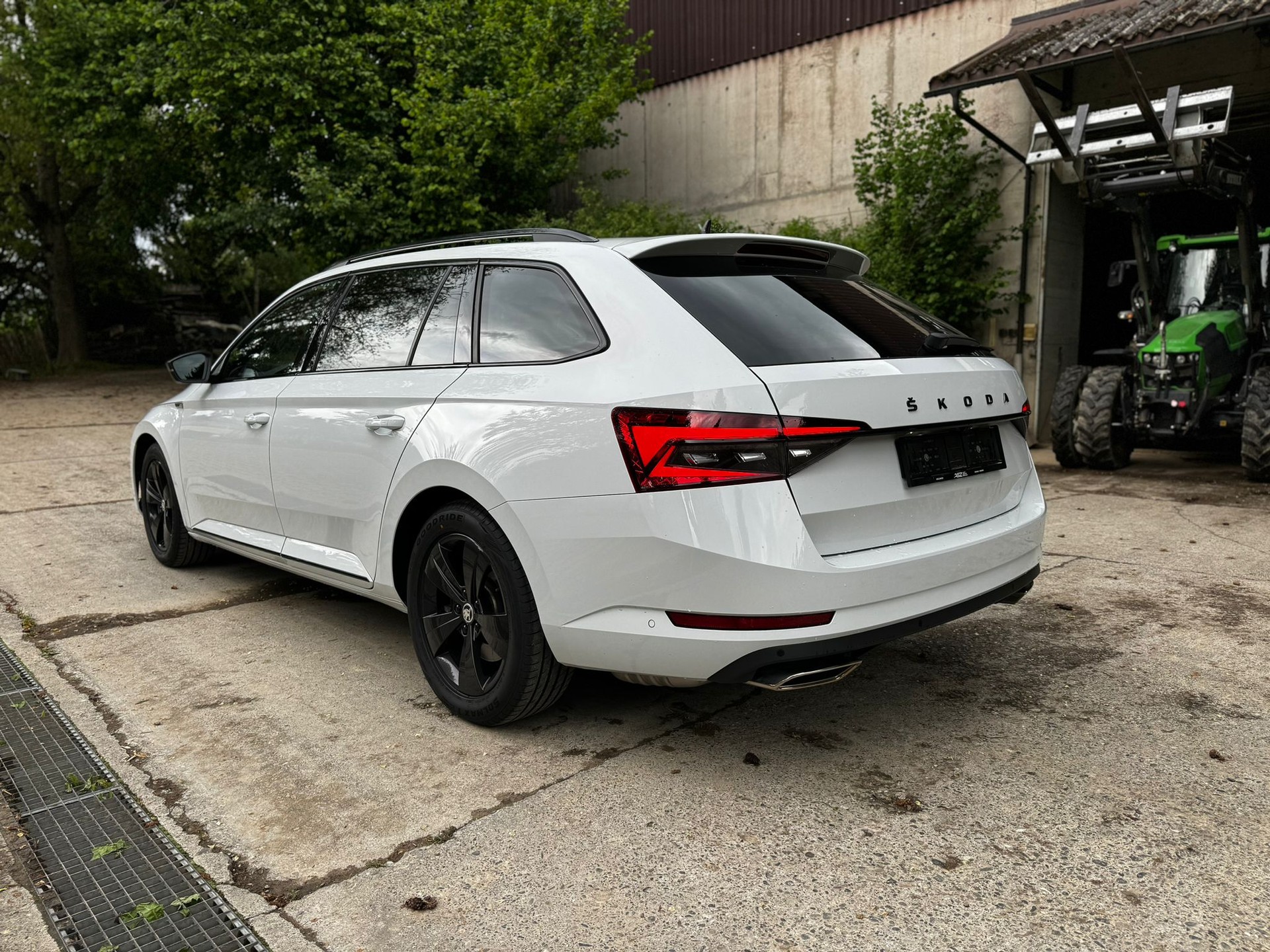 SKODA Superb Combi 2.0 TSI SportLine 4x4 DSG-image-2