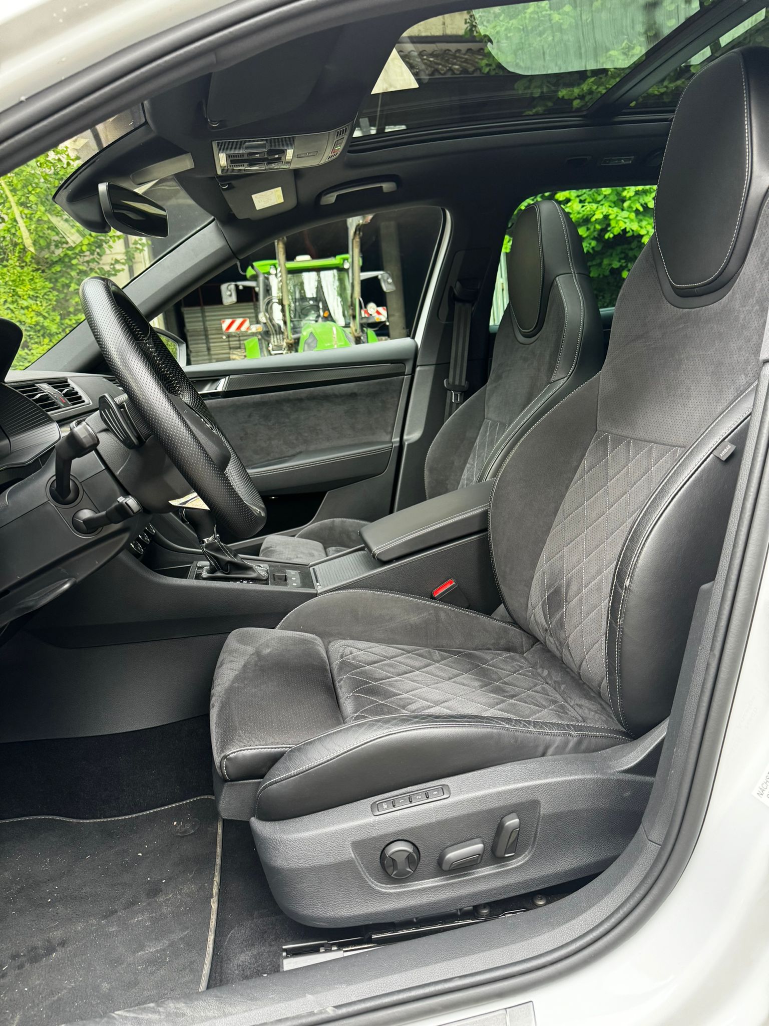 SKODA Superb Combi 2.0 TSI SportLine 4x4 DSG-image-11