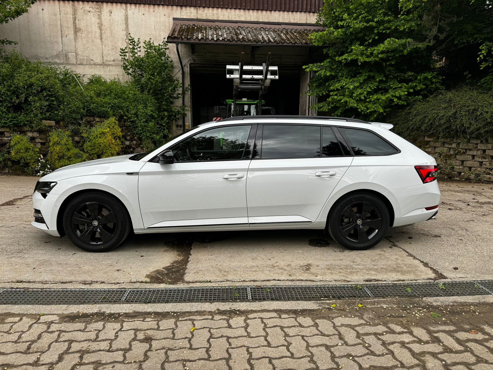 SKODA Superb Combi 2.0 TSI SportLine 4x4 DSG-image-1