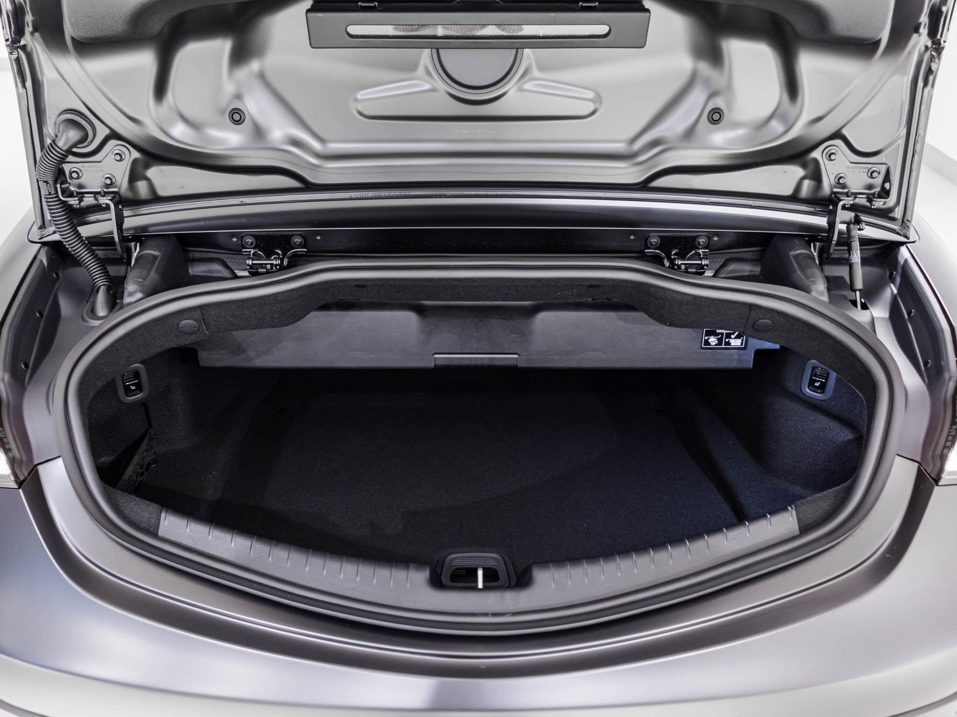 MERCEDES-BENZ CLE 53 AMG 4MATIC+ Cabriolet-image-12