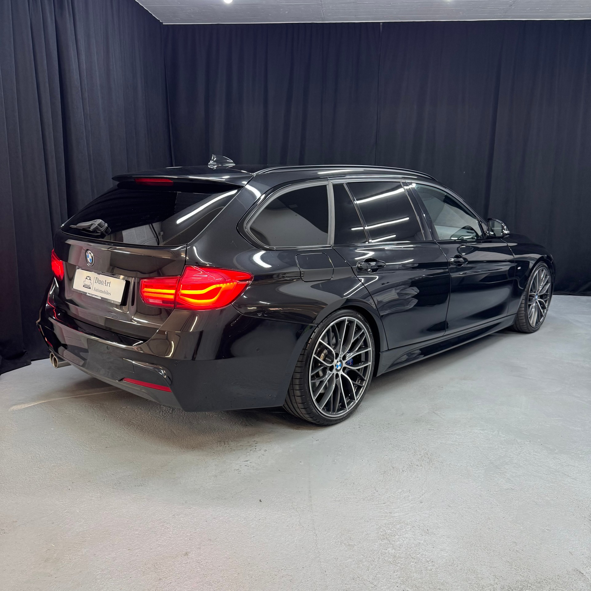 BMW 335d xDrive Touring M Sport Line Steptronic-image-5