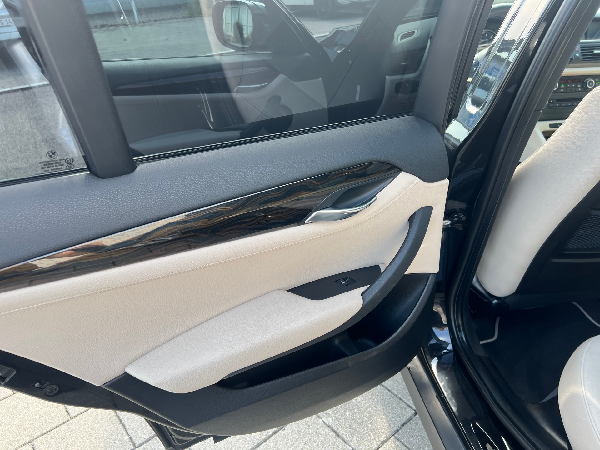 BMW X1 xDrive 28i Steptronic-image-19