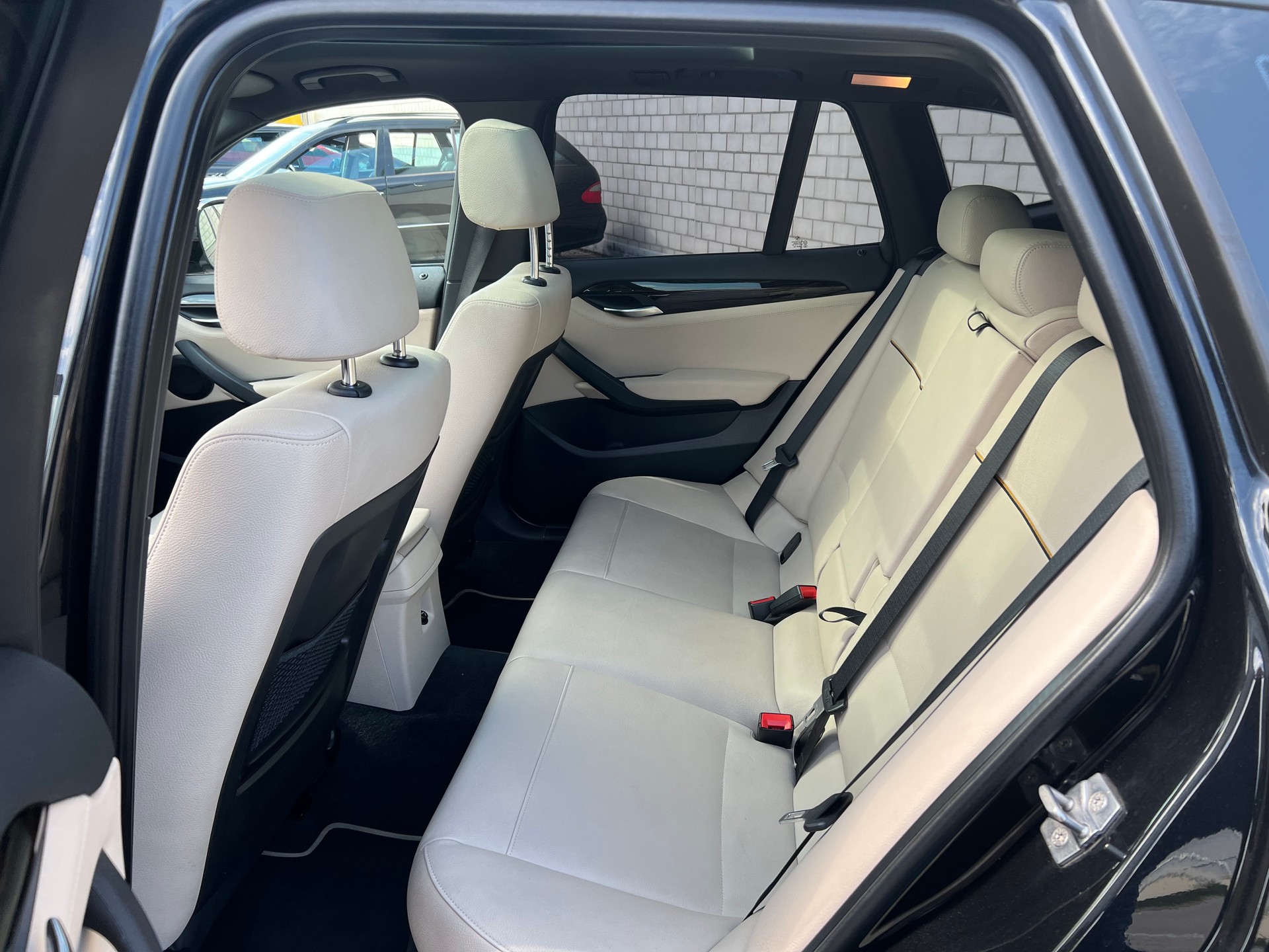 BMW X1 xDrive 28i Steptronic-image-18