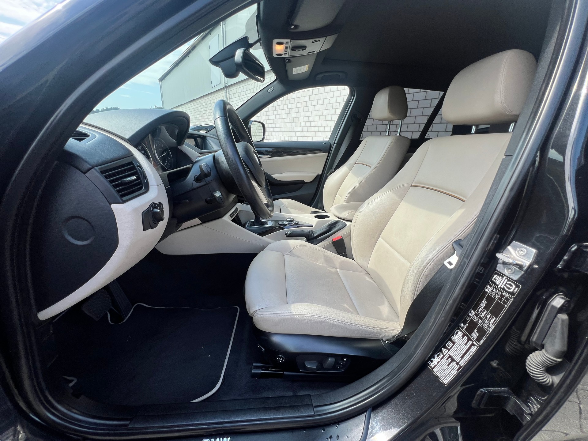 BMW X1 xDrive 28i Steptronic-image-9