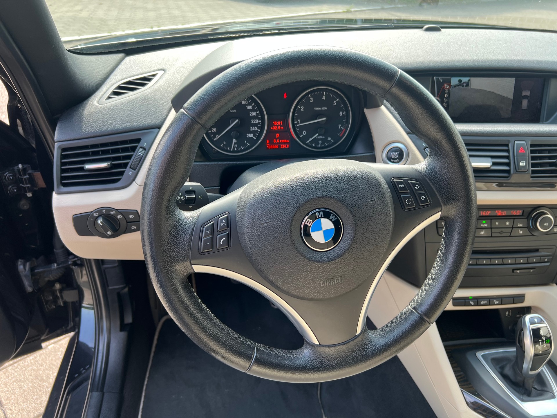 BMW X1 xDrive 28i Steptronic-image-10
