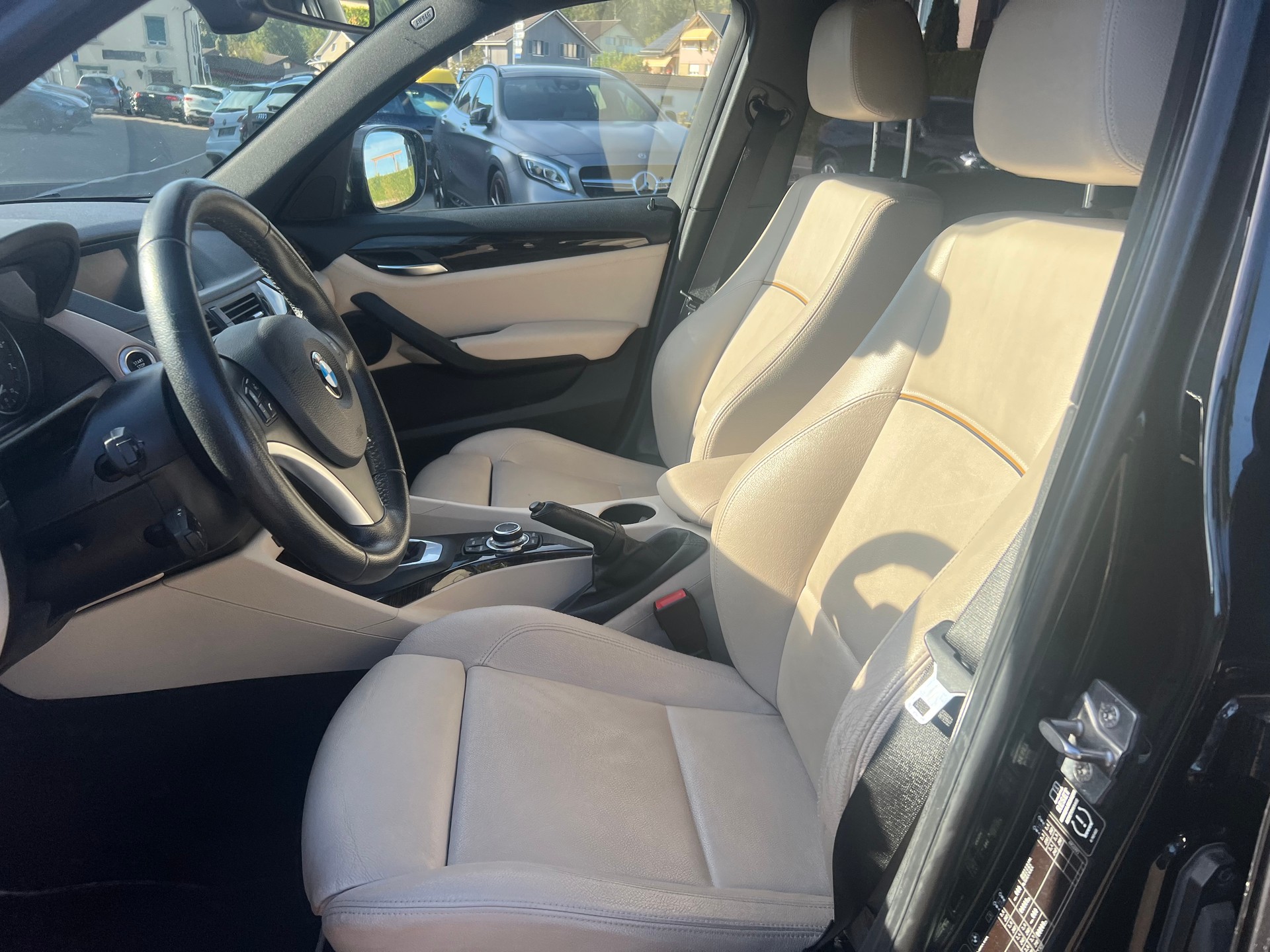 BMW X1 xDrive 28i Steptronic-image-18