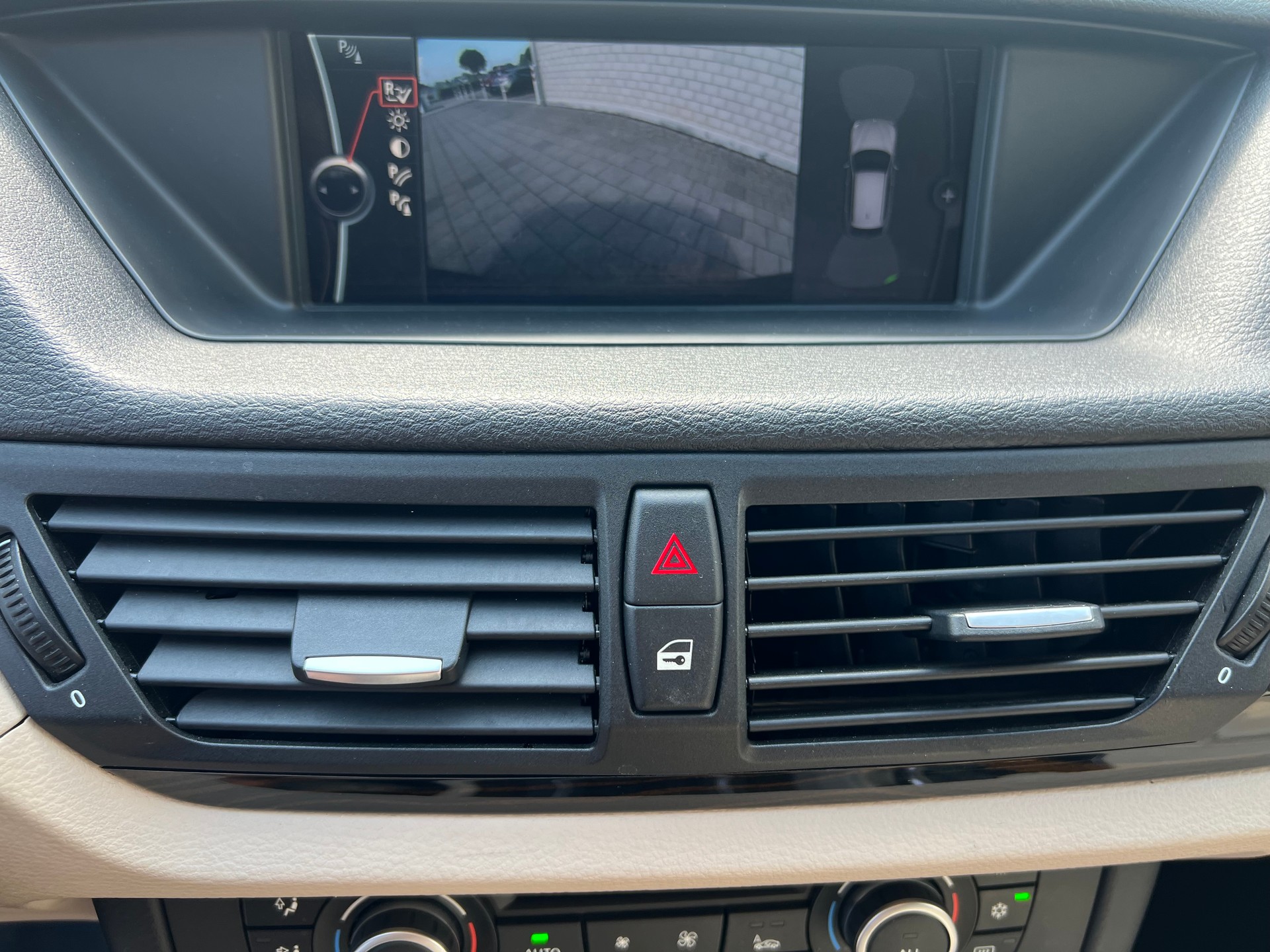 BMW X1 xDrive 28i Steptronic-image-12