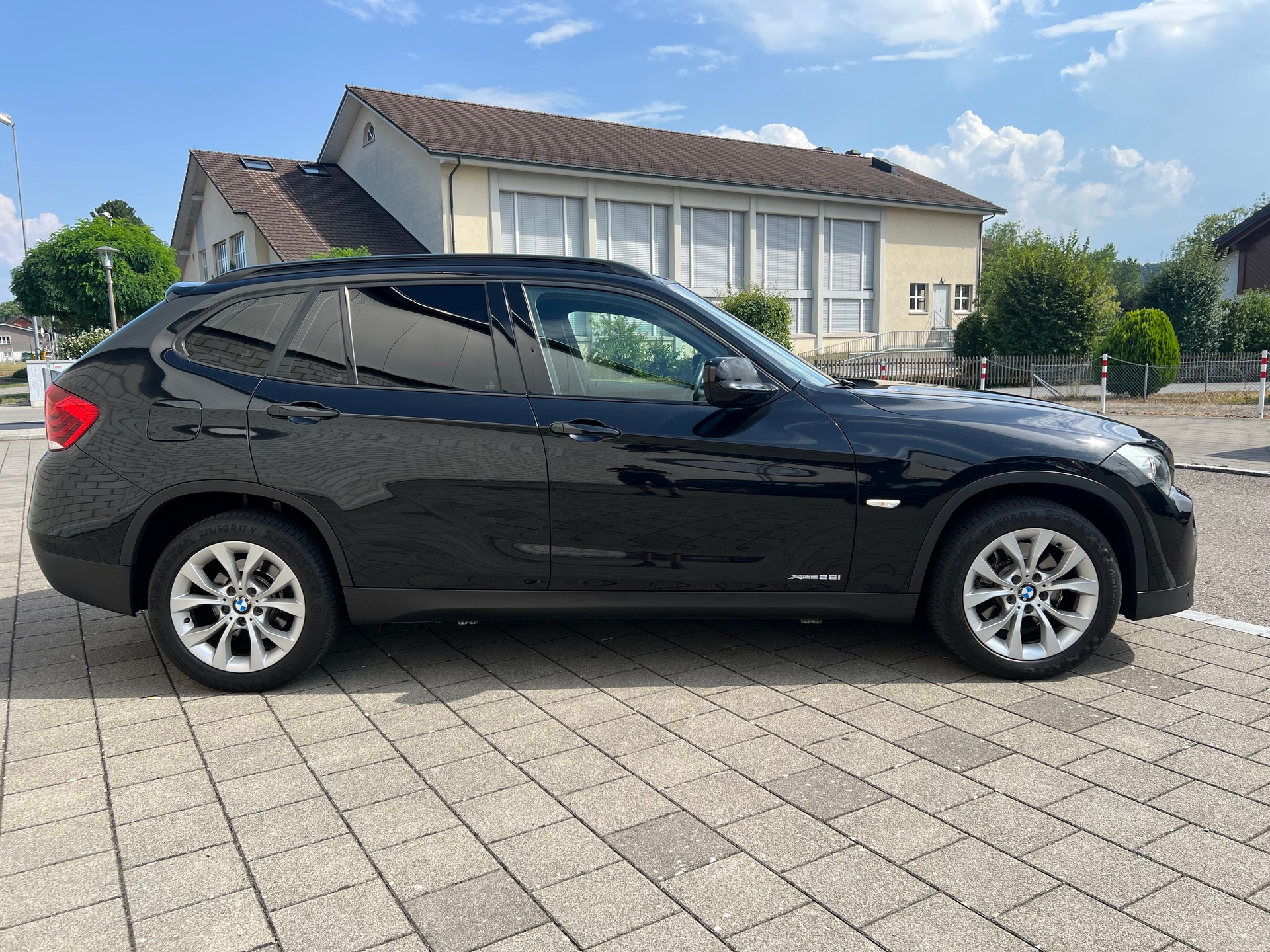 BMW X1 xDrive 28i Steptronic-image-3
