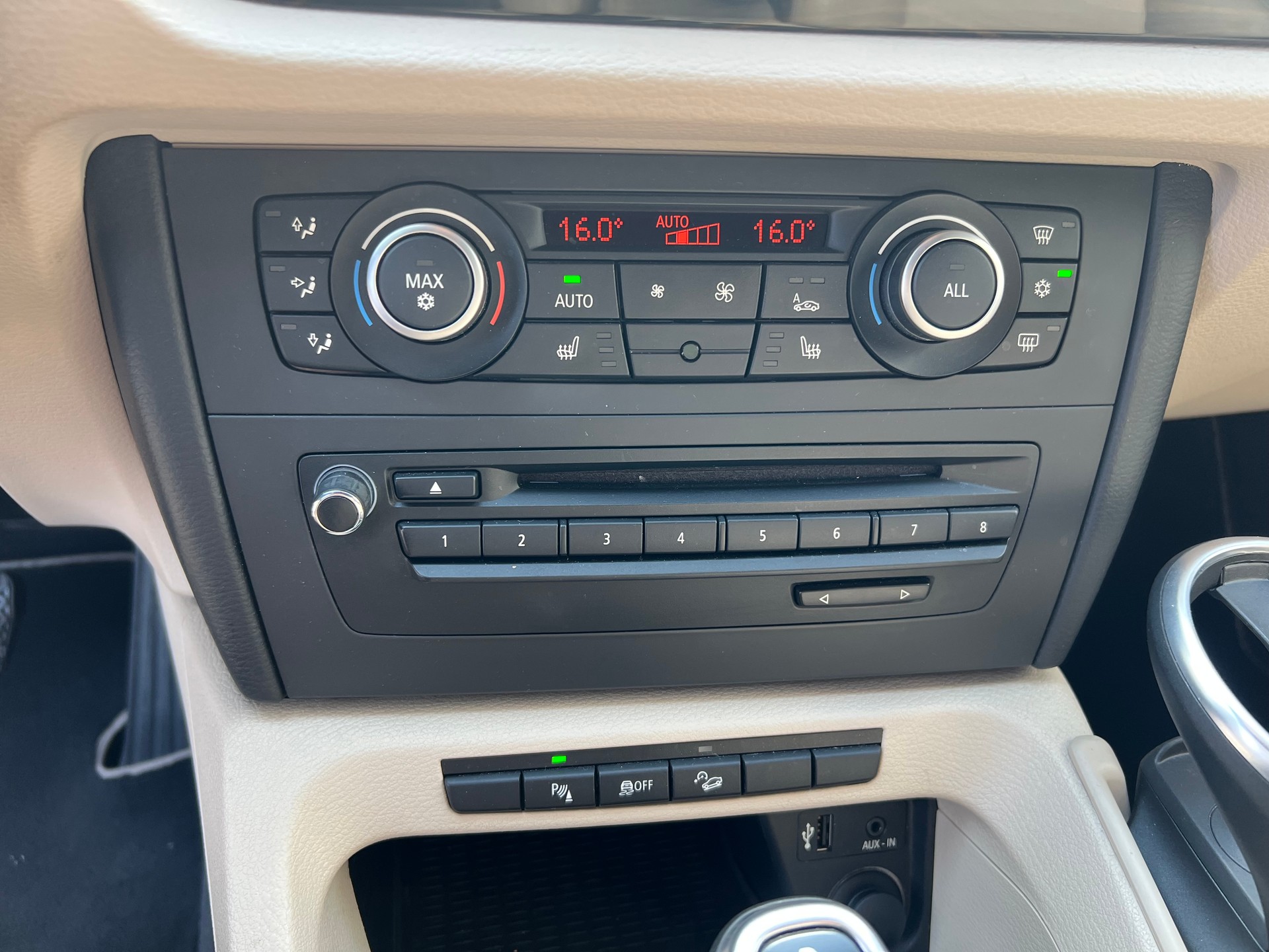 BMW X1 xDrive 28i Steptronic-image-14