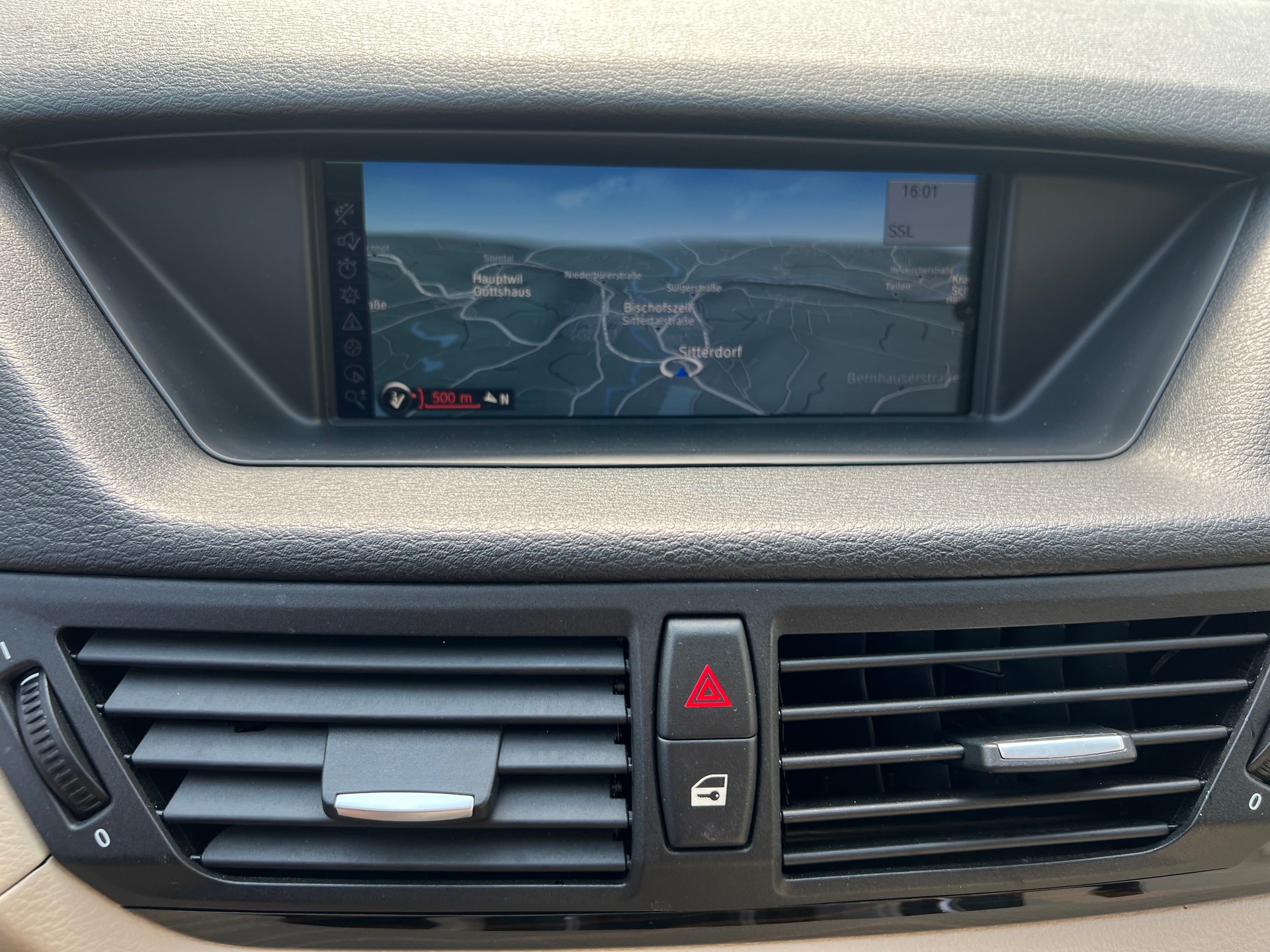 BMW X1 xDrive 28i Steptronic-image-13