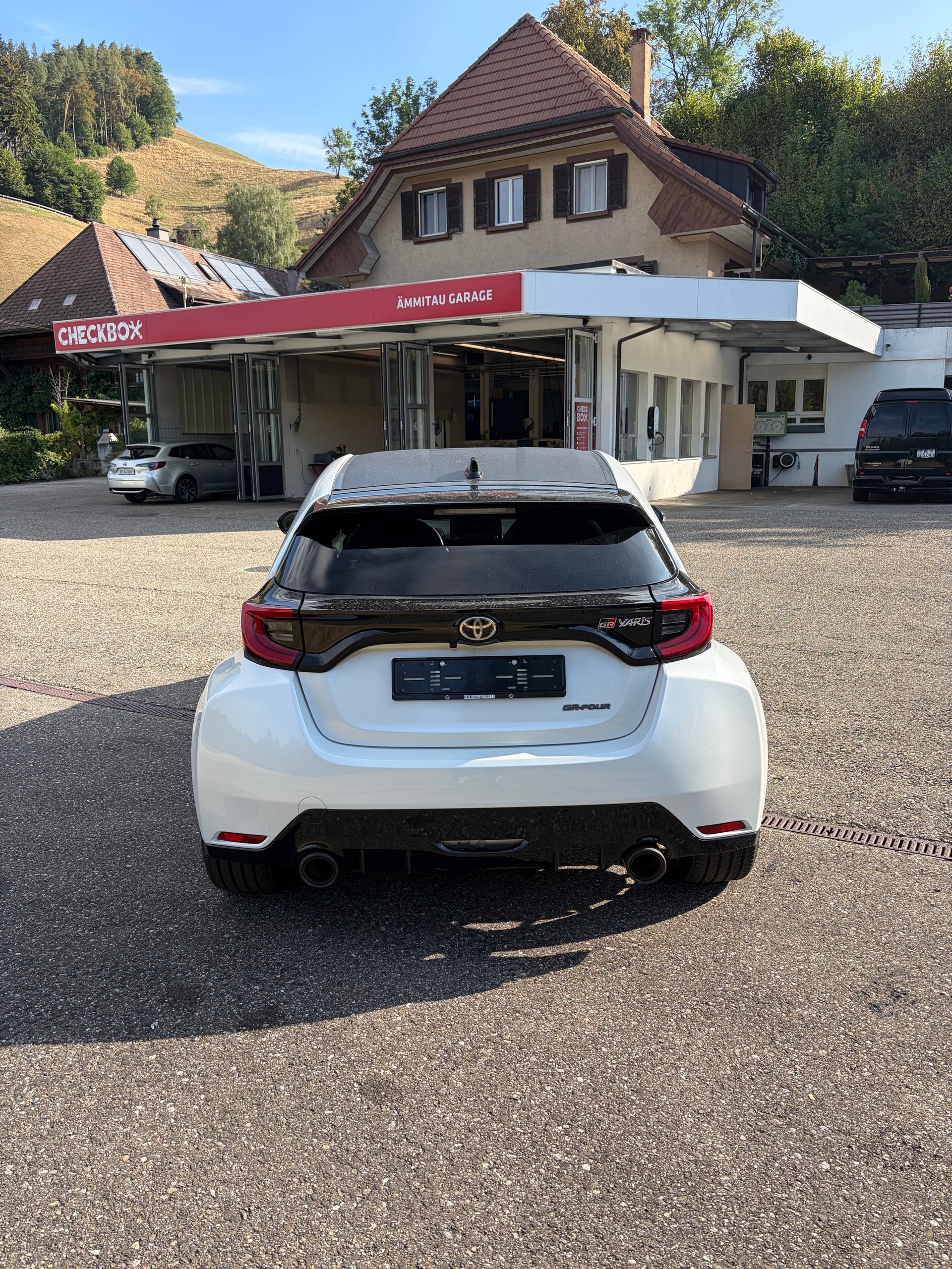 TOYOTA Yaris 1.6 GR Sport-image-4