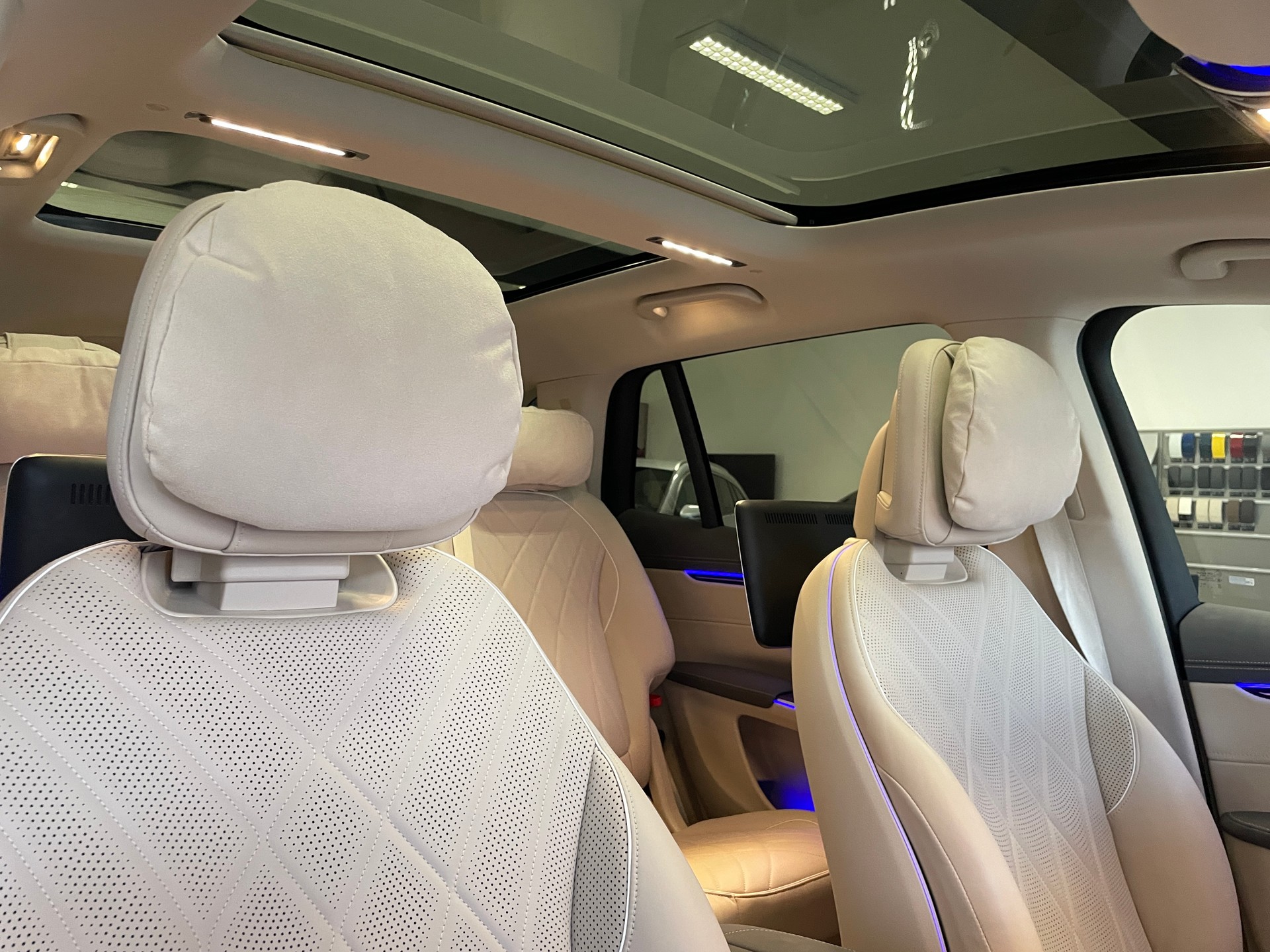 MERCEDES-BENZ EQS 580 4Matic Executive Edition SUV AMG Line-image-26
