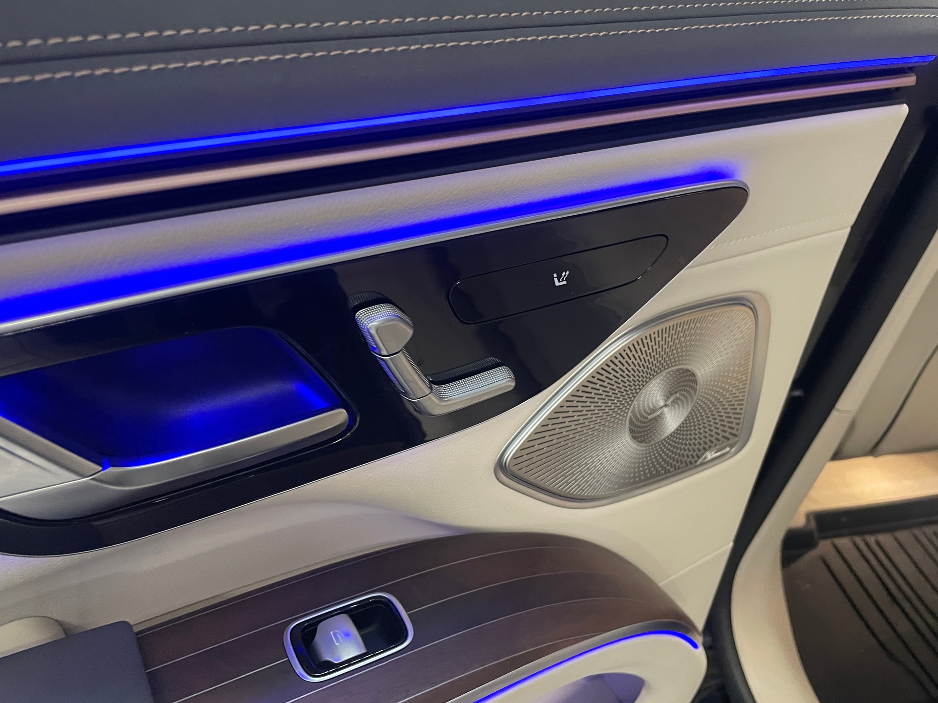MERCEDES-BENZ EQS 580 4Matic Executive Edition SUV AMG Line-image-11