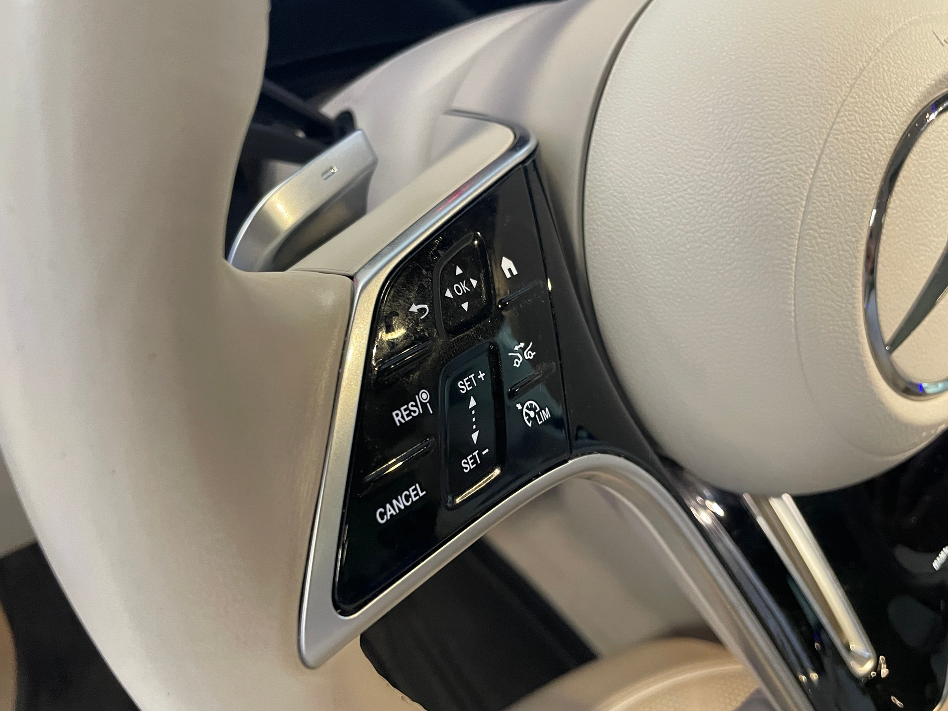 MERCEDES-BENZ EQS 580 4Matic Executive Edition SUV AMG Line-image-15