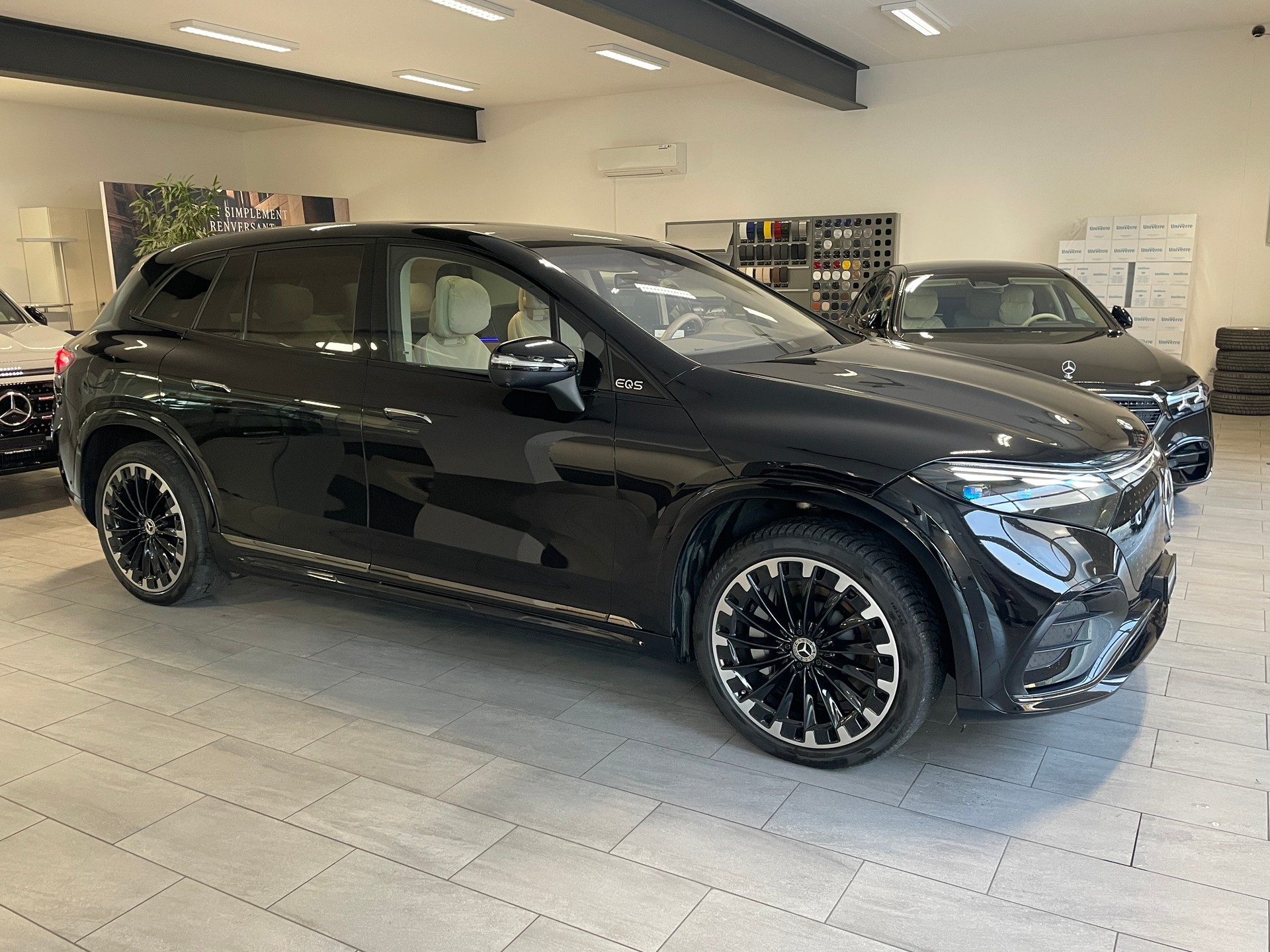 MERCEDES-BENZ EQS 580 4Matic Executive Edition SUV AMG Line-image-3