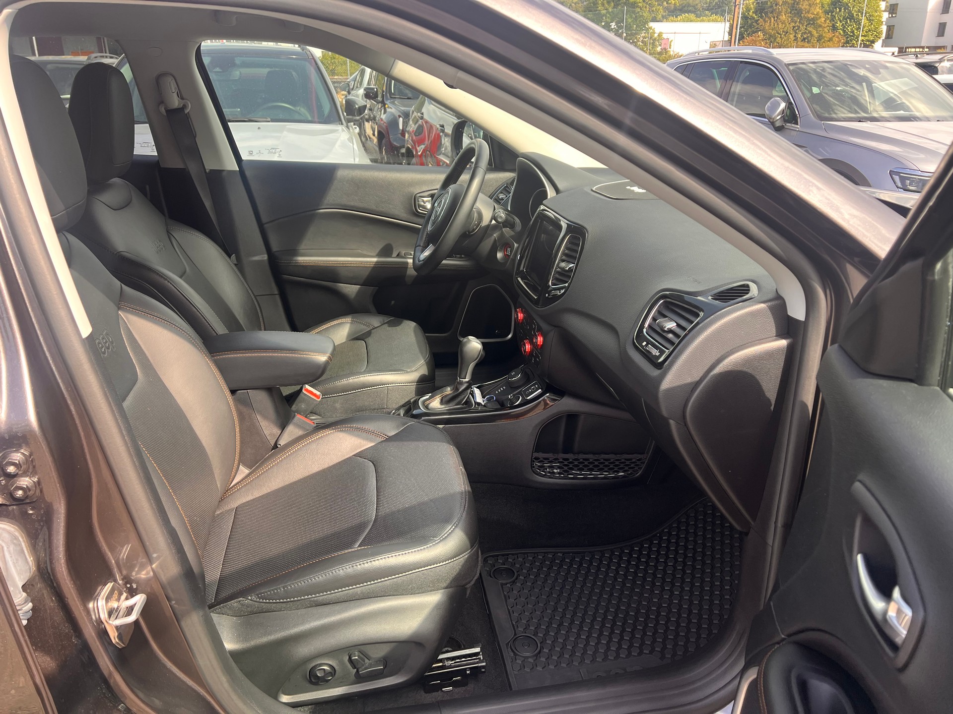 JEEP Compass 1.4 Turbo Limited AWD 9ATX-image-8