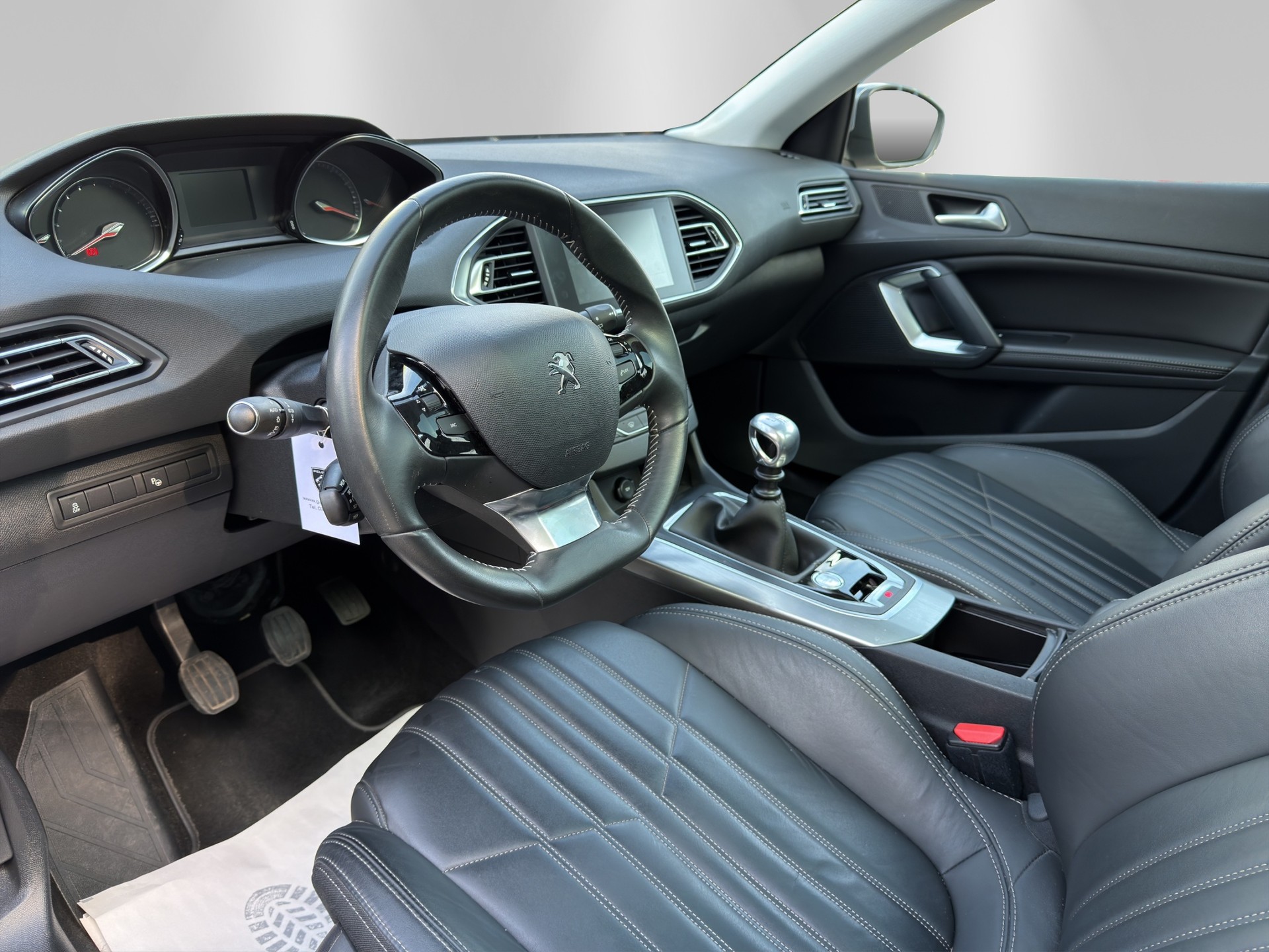 PEUGEOT 308 1.6 THP Féline-image-7