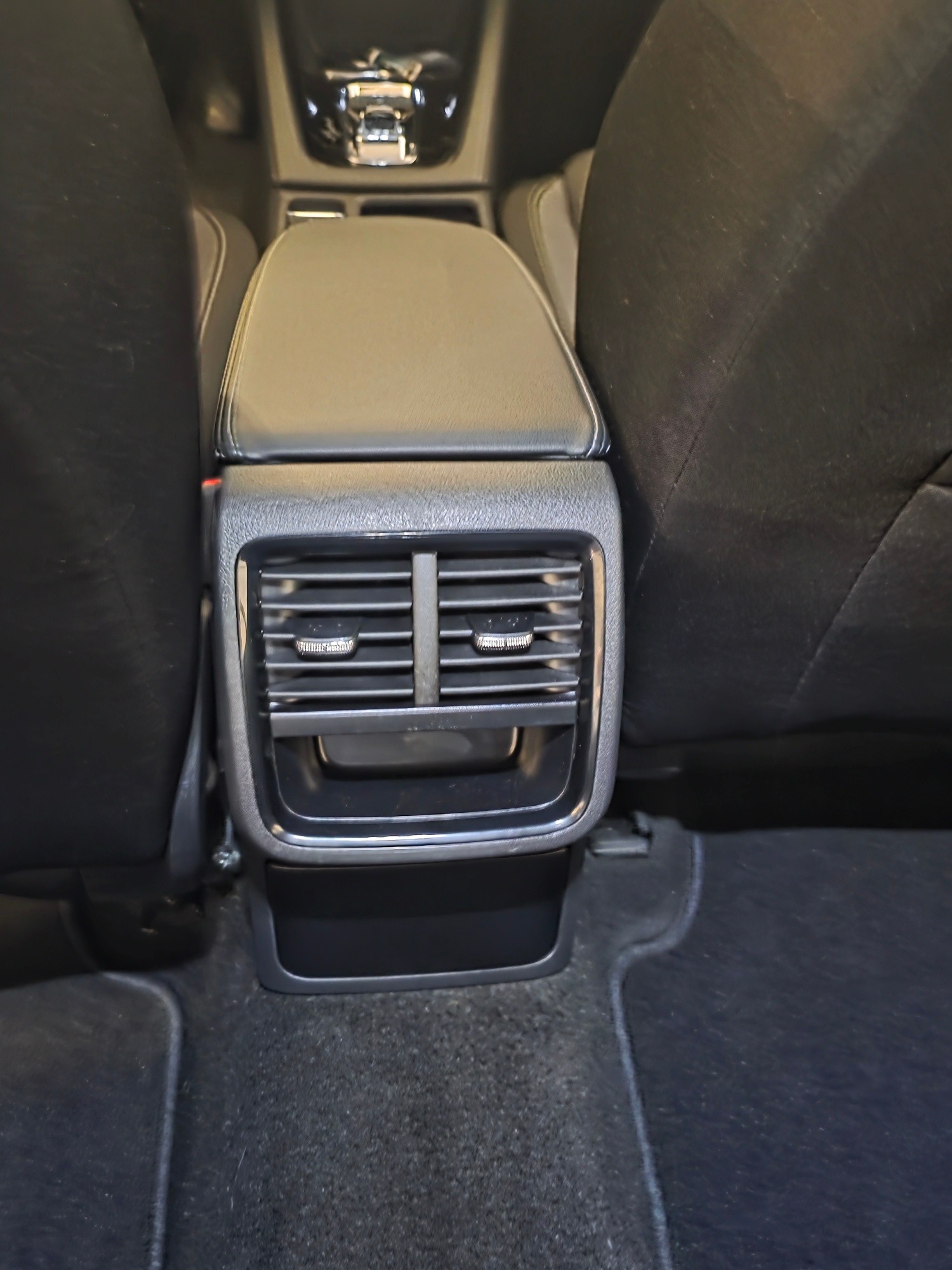 SKODA Octavia Combi 2.0 TDI DSG Ambition-image-9