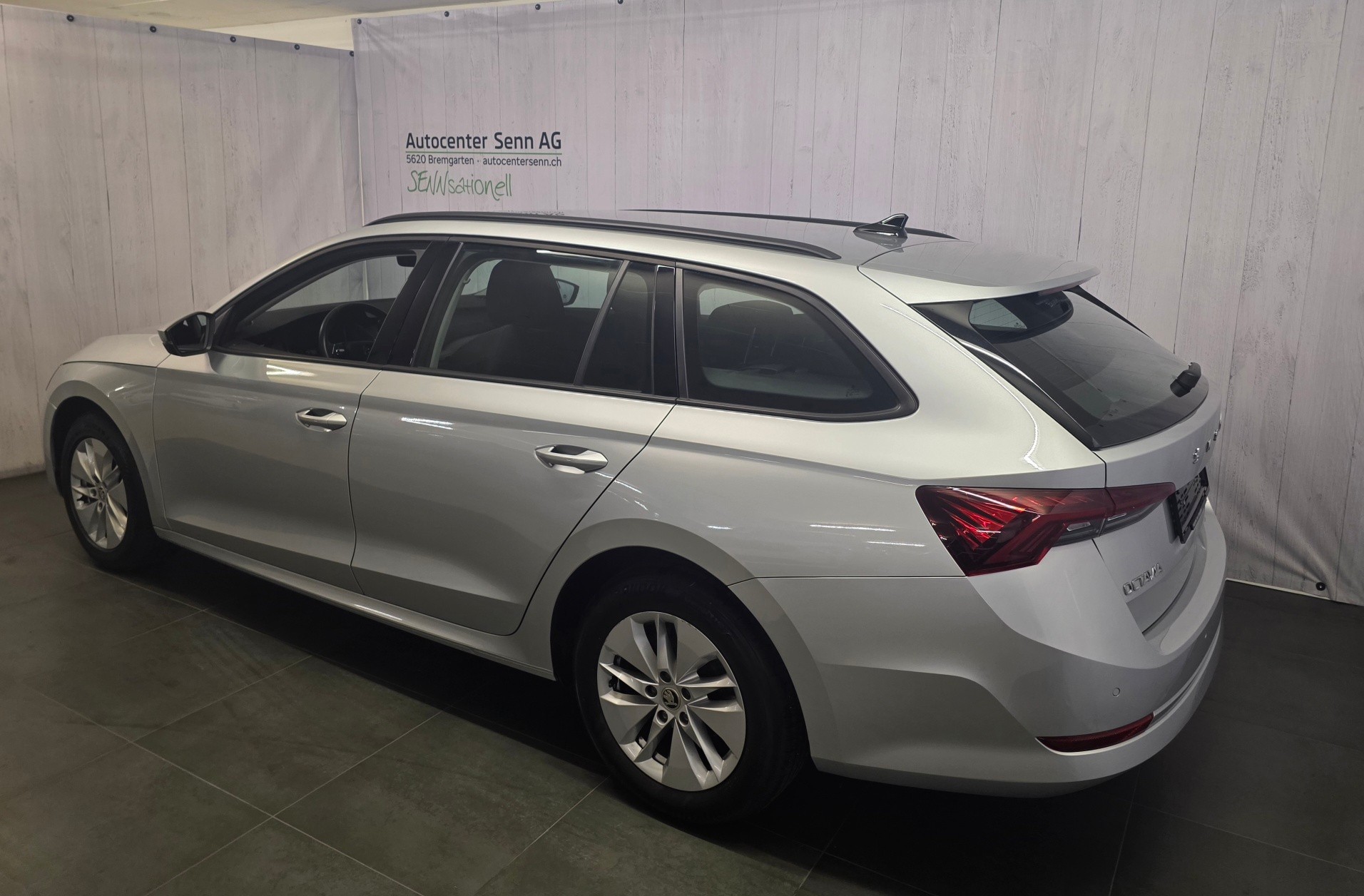 SKODA Octavia Combi 2.0 TDI DSG Ambition-showroom-element-3