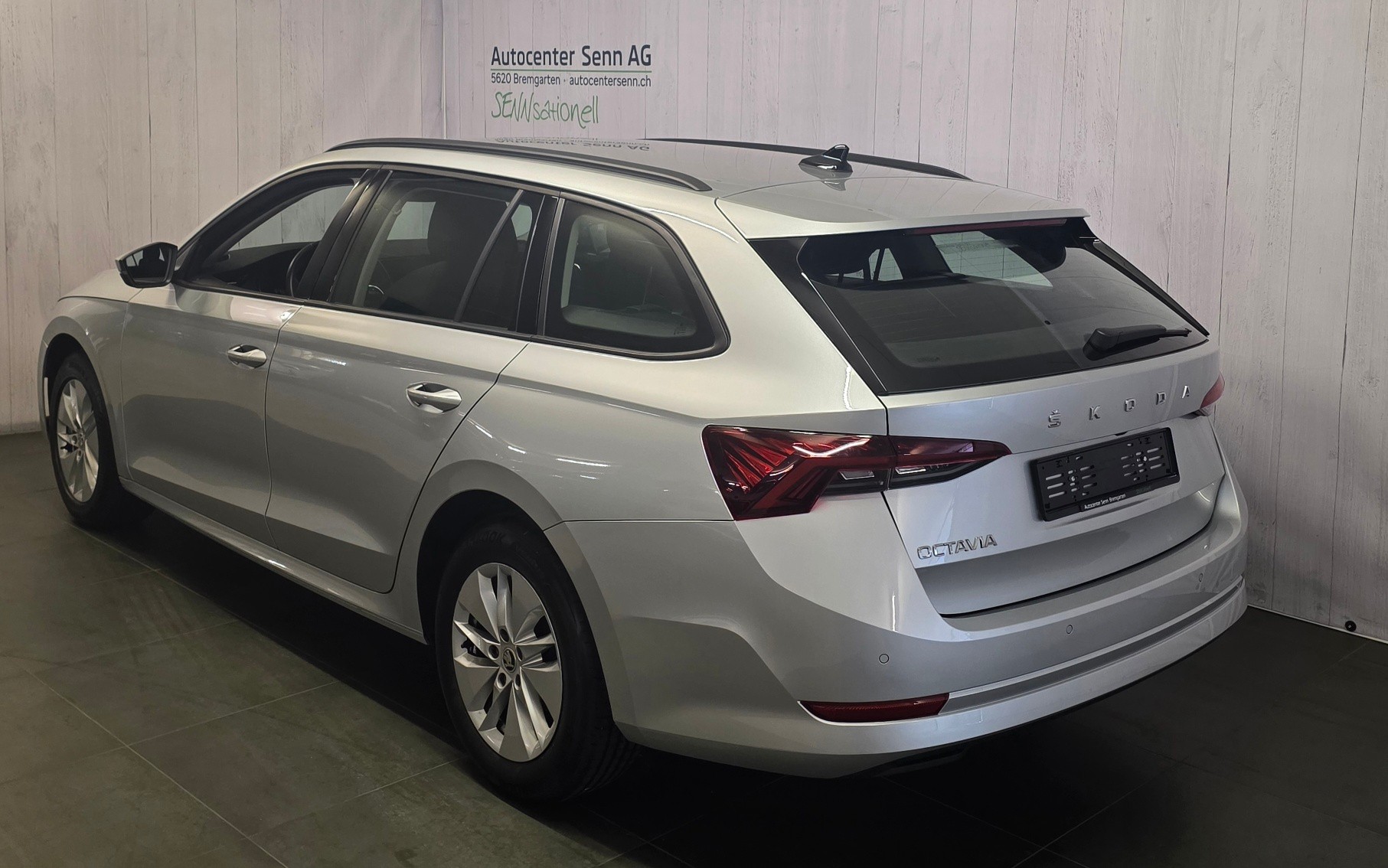 SKODA Octavia Combi 2.0 TDI DSG Ambition-image-4