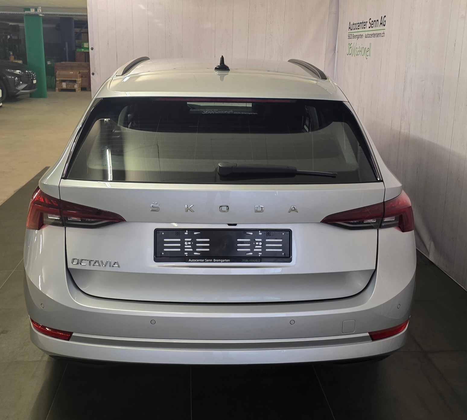 SKODA Octavia Combi 2.0 TDI DSG Ambition-image-5