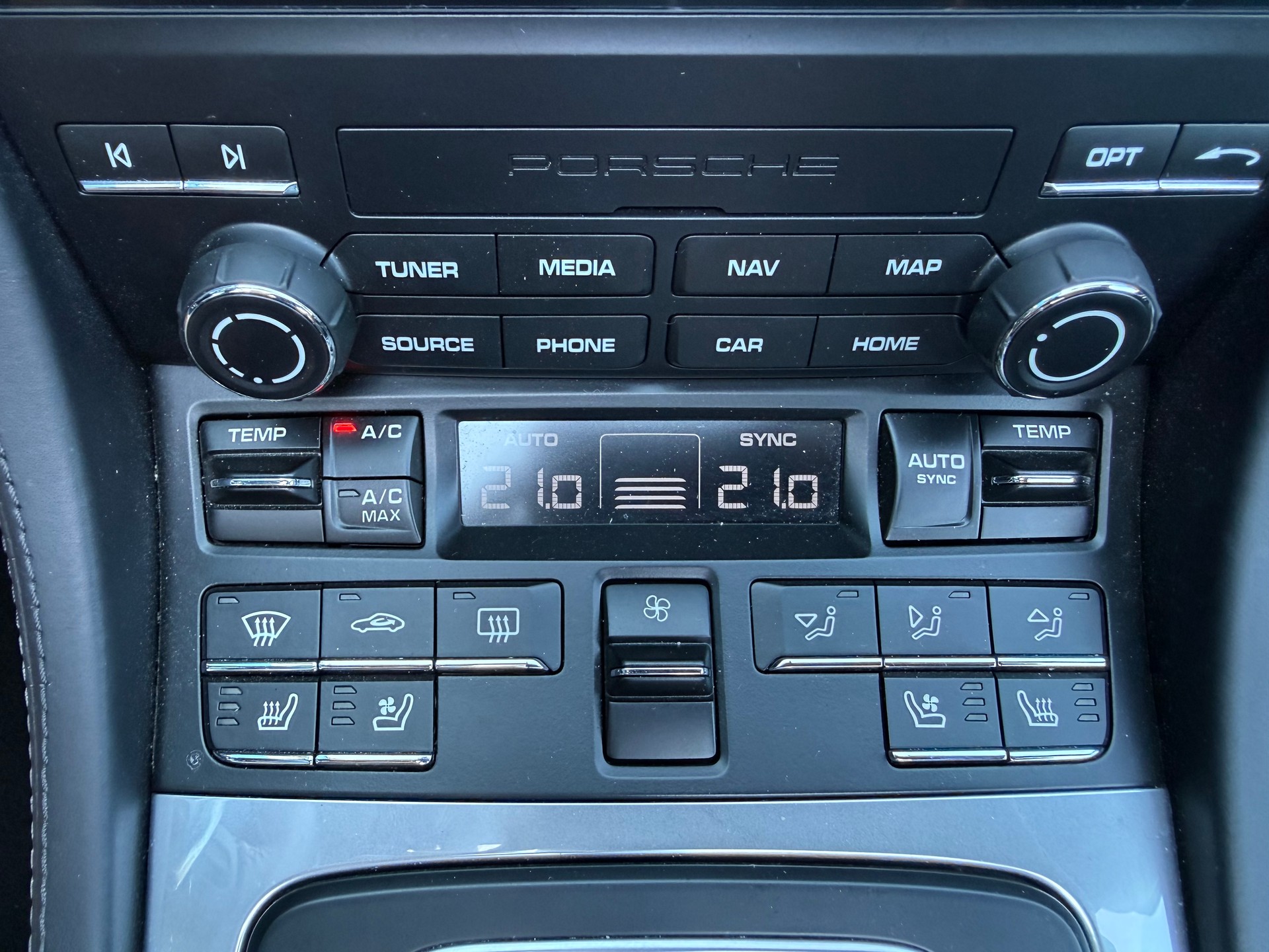 PORSCHE 718 Boxster 2.0 T Style Edition PDK-image-18