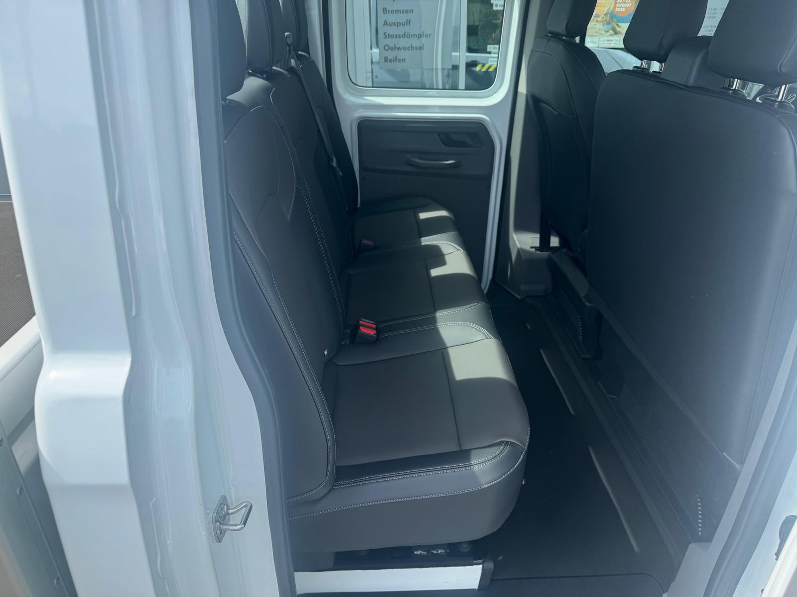 VW Transporter 2.0 TDI Automat-image-3