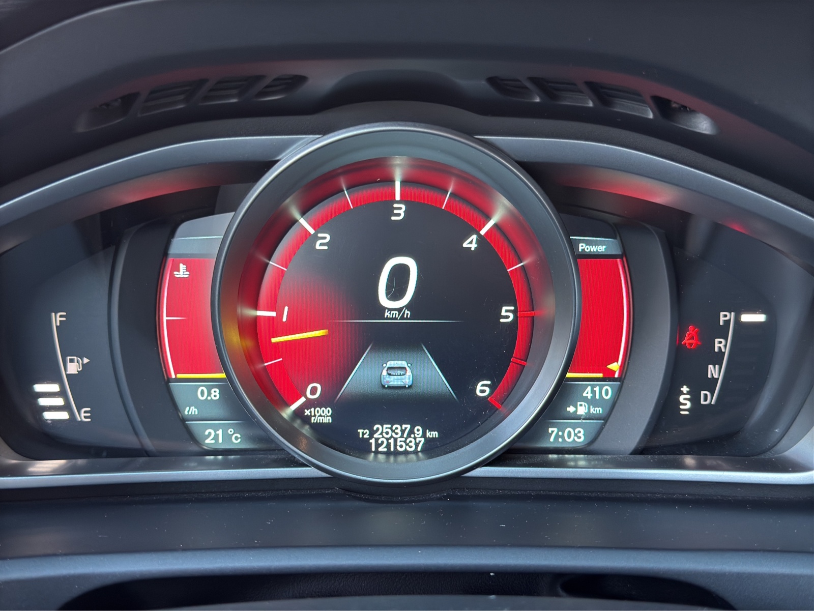 VOLVO V40 Cross Country D3 Momentum Geartronic-image-10