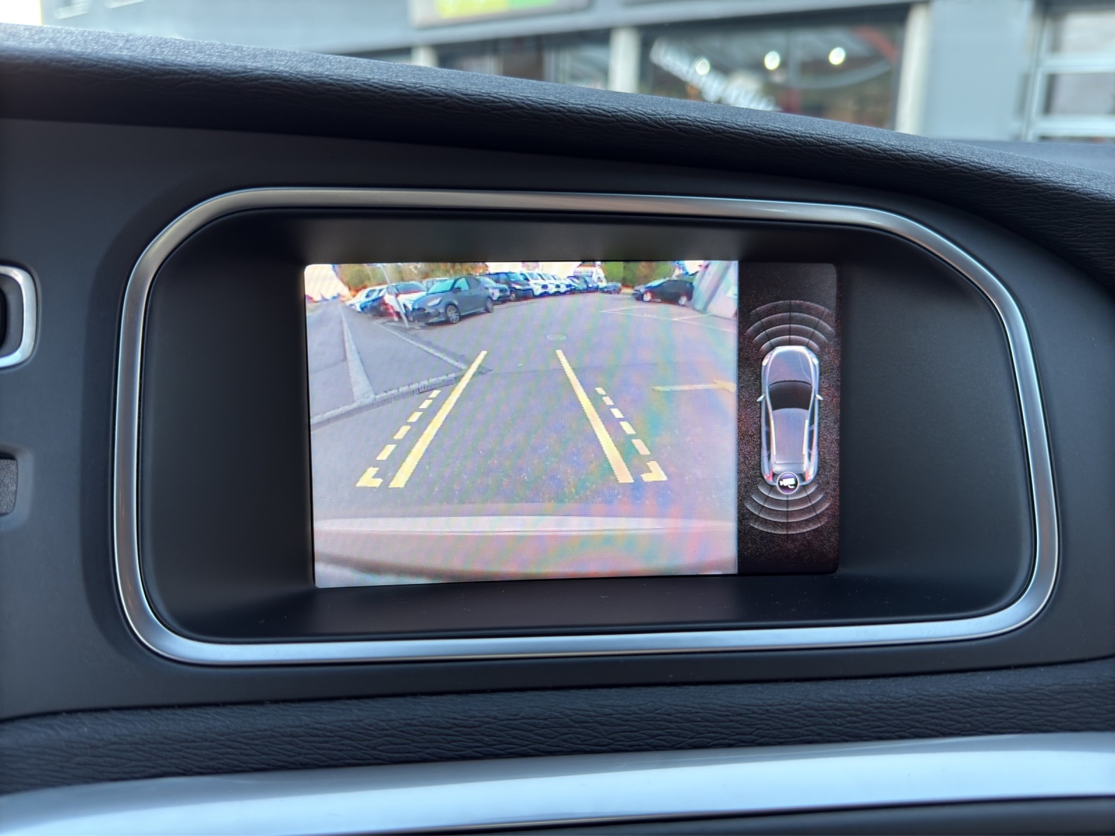 VOLVO V40 Cross Country D3 Momentum Geartronic-image-25