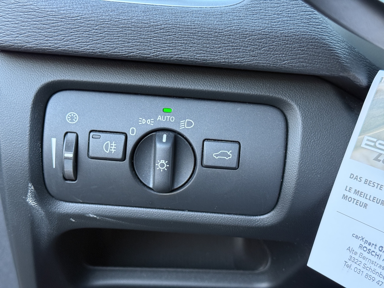 VOLVO V40 Cross Country D3 Momentum Geartronic-image-21