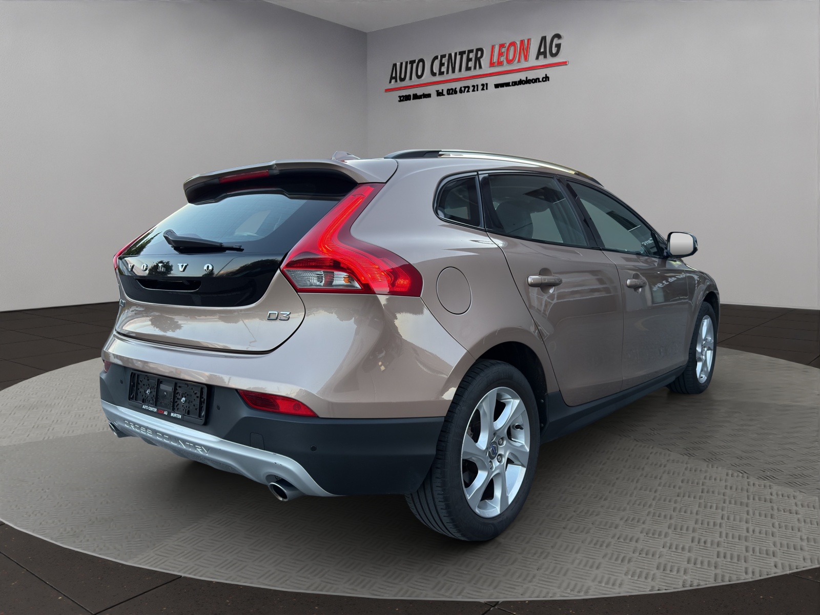 VOLVO V40 Cross Country D3 Momentum Geartronic-image-5