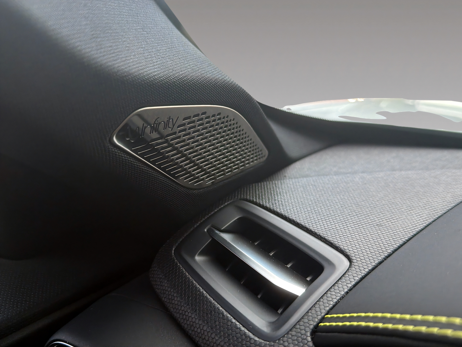 LYNK & CO 01 1.5 PHEV More-image-18