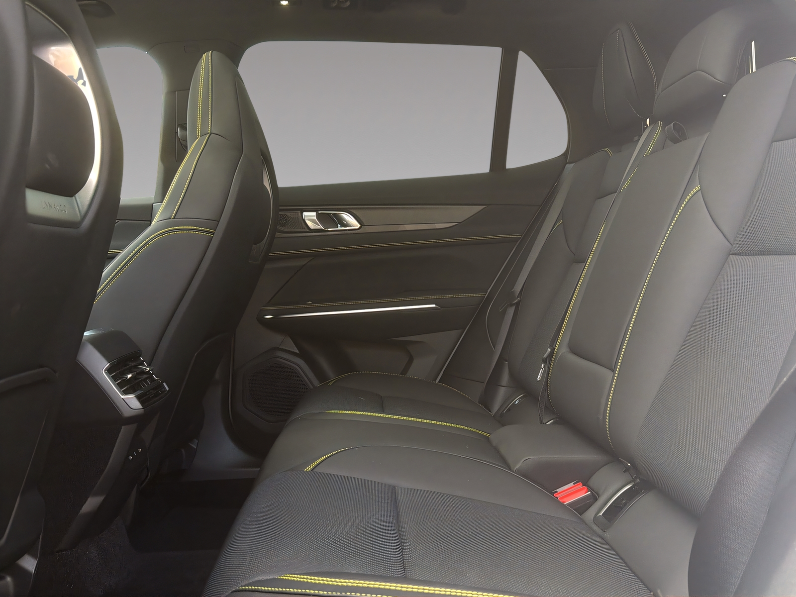 LYNK & CO 01 1.5 PHEV More-image-19