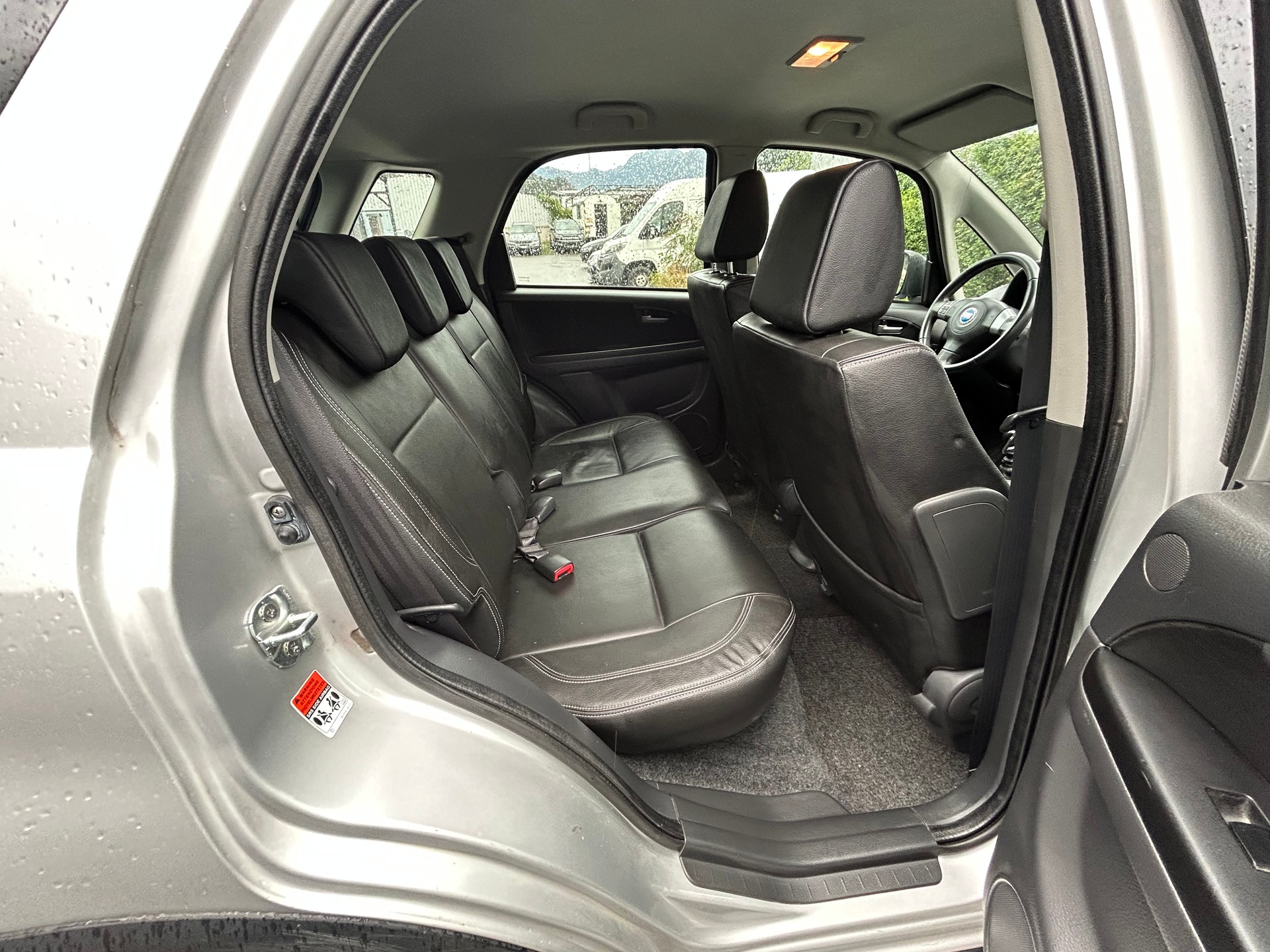 FIAT Sedici 1.9 JTD 4WD Freestyle-image-11