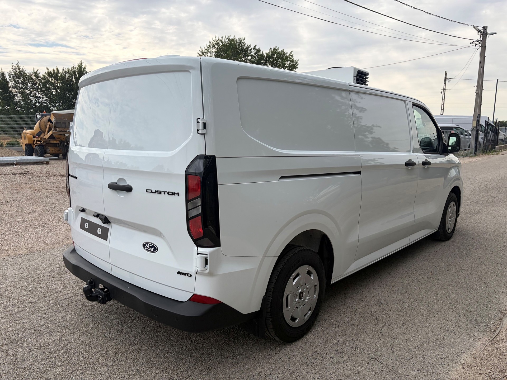 FORD L2H1 4x4 Aut 170Ps mit Carrier TK Kühlausbau und Ahk 2.8to-image-1