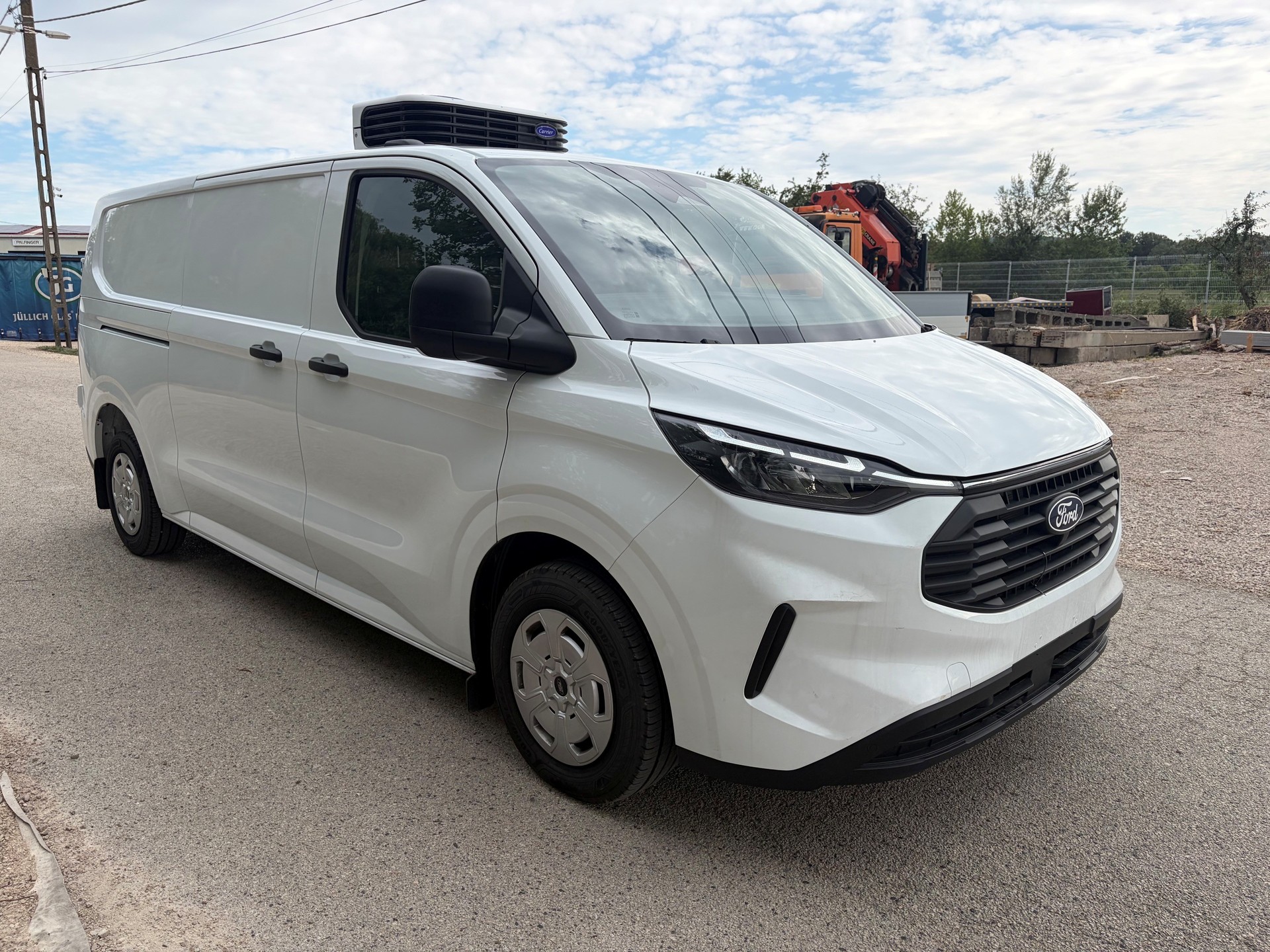 FORD L2H1 4x4 Aut 170Ps mit Carrier TK Kühlausbau und Ahk 2.8to-image-3