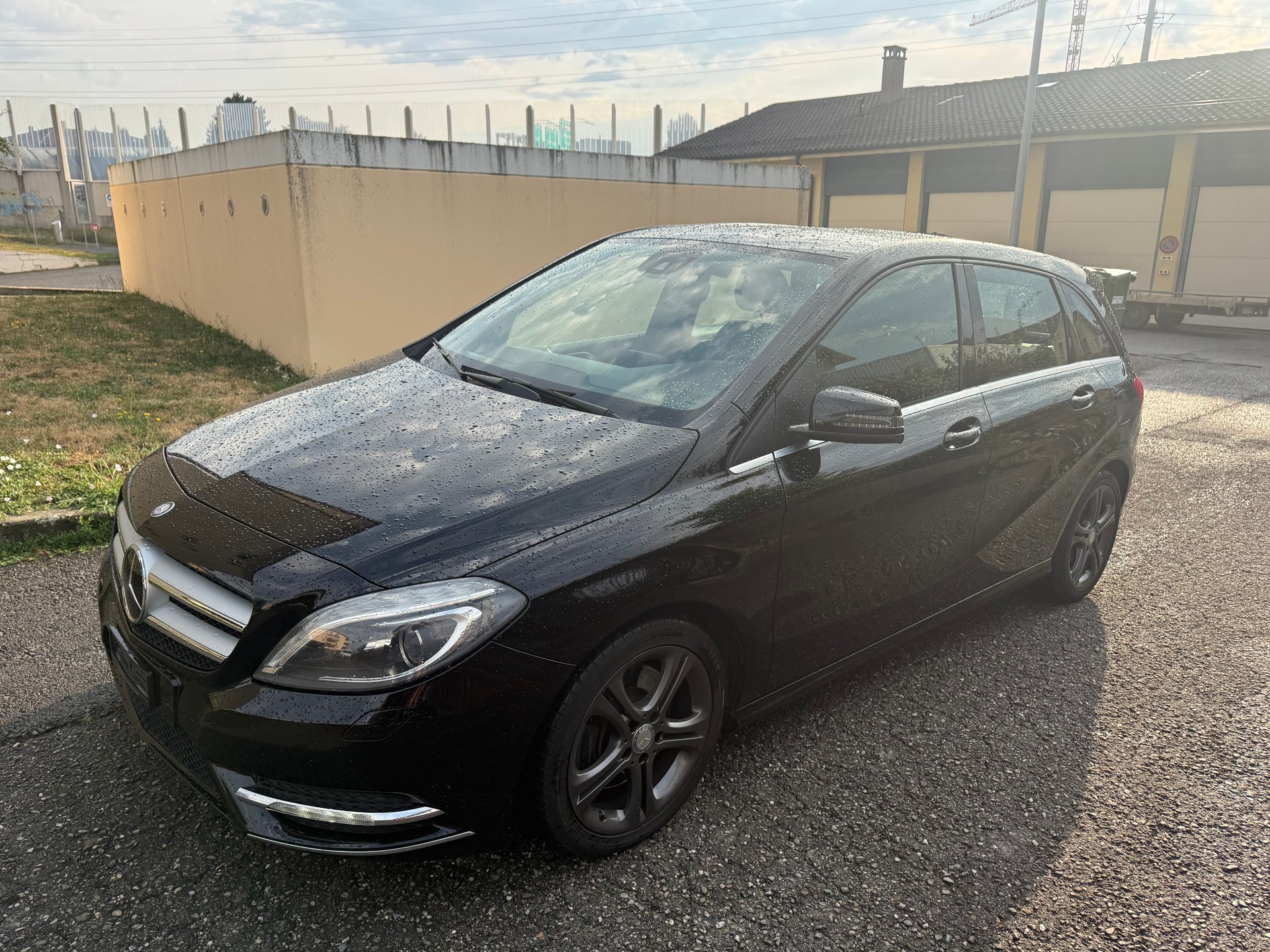 MERCEDES-BENZ B 220 4Matic 7G-DCT-image-1