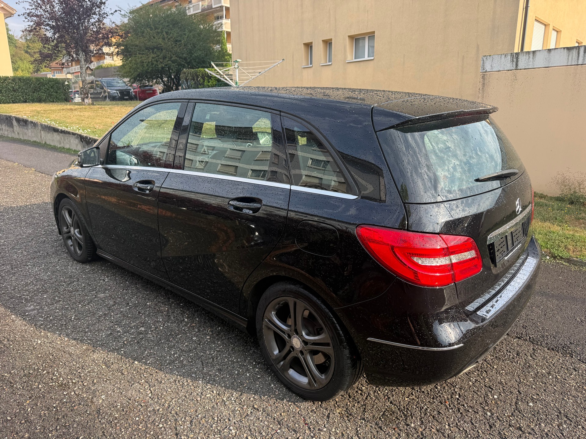 MERCEDES-BENZ B 220 4Matic 7G-DCT-image-2