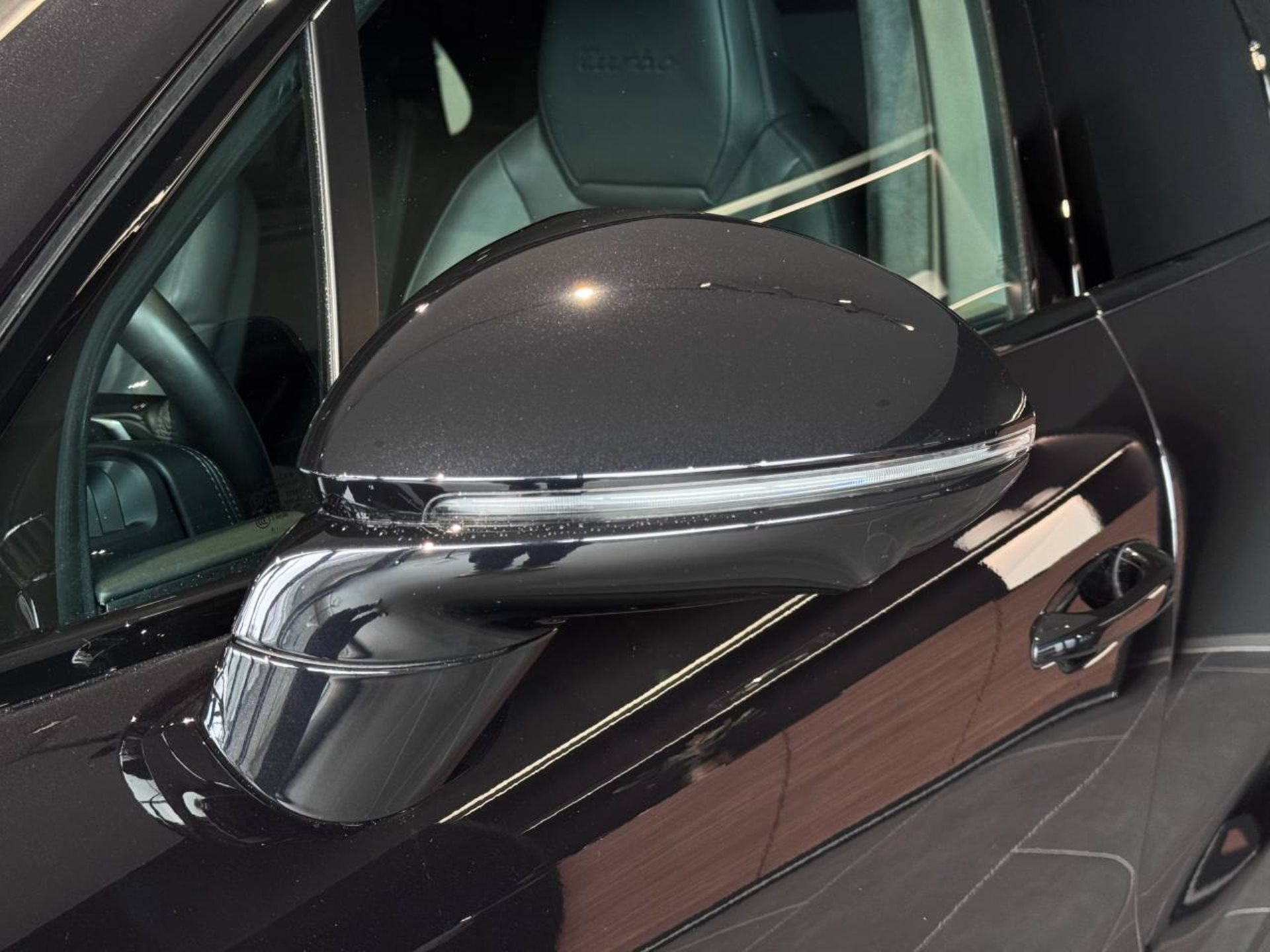 PORSCHE Cayenne Turbo-image-31