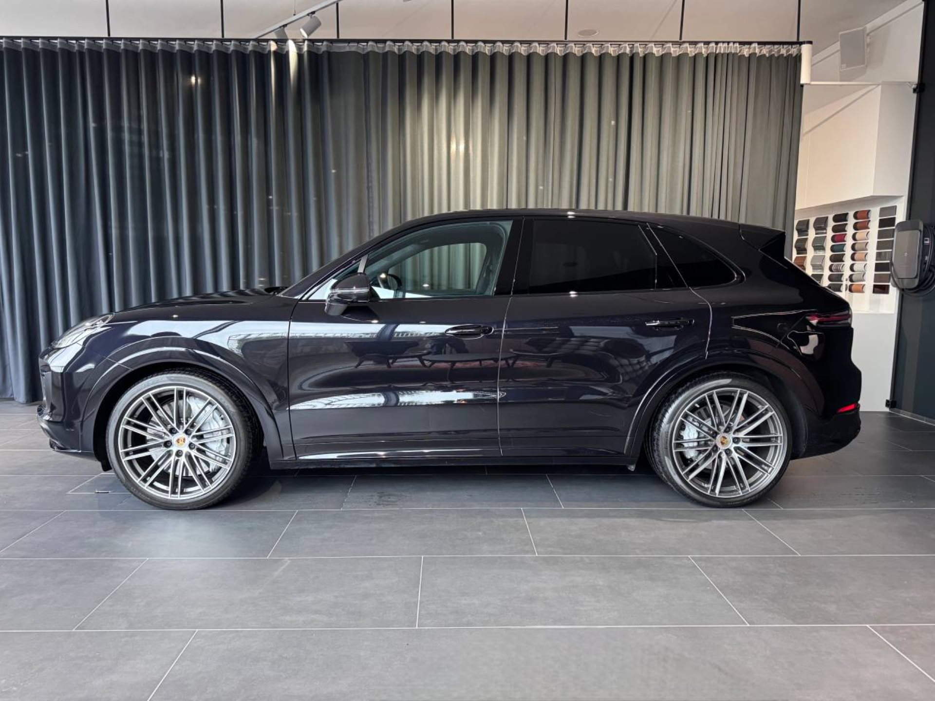 PORSCHE Cayenne Turbo-image-1