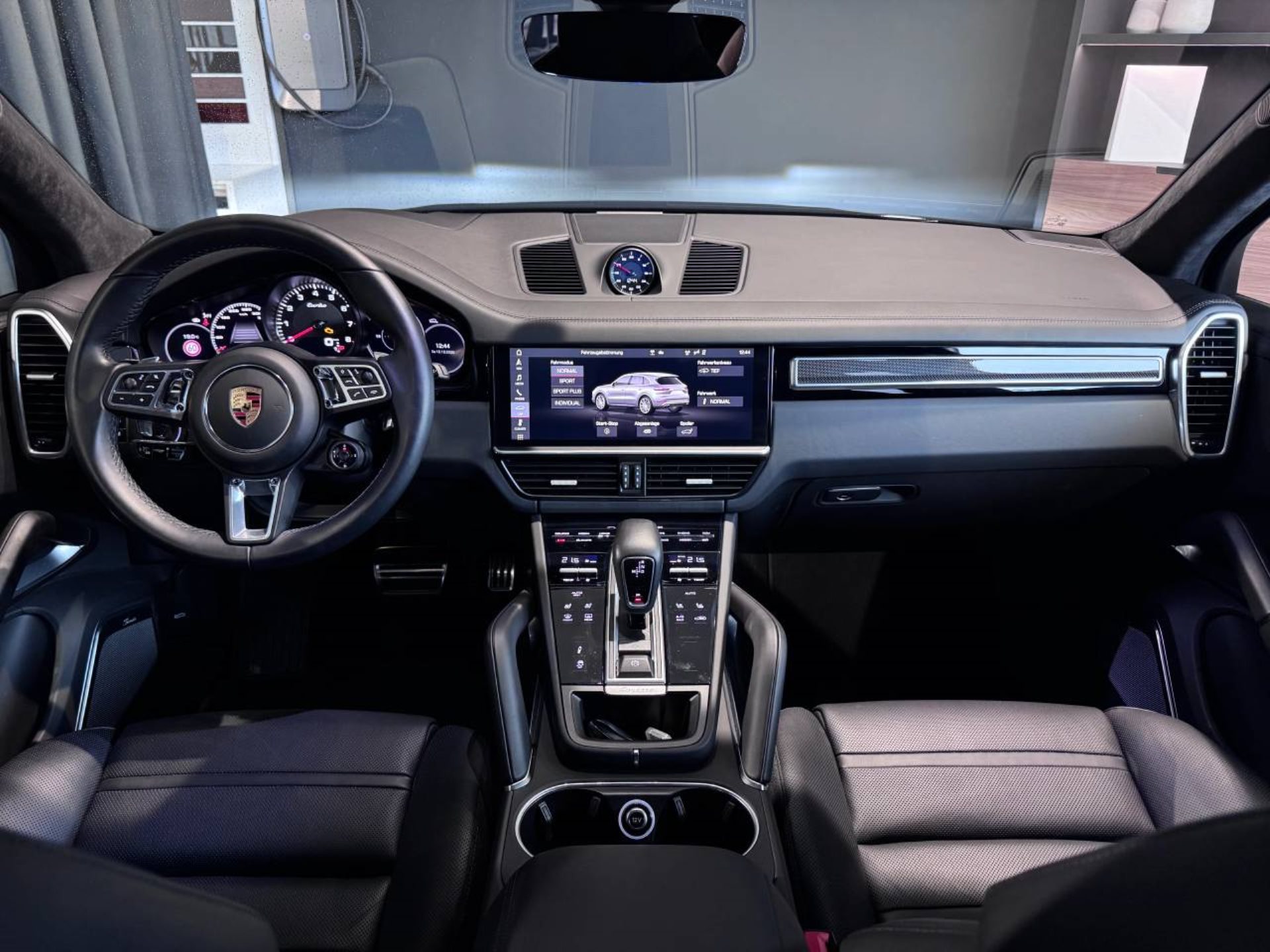 PORSCHE Cayenne Turbo-image-4