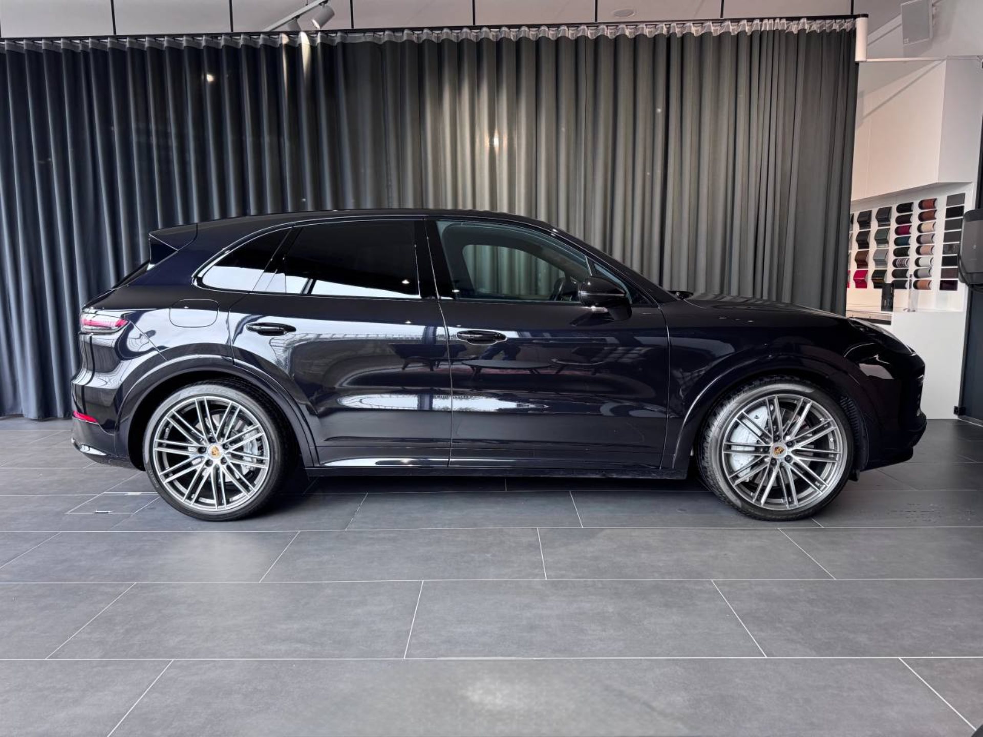 PORSCHE Cayenne Turbo-image-7