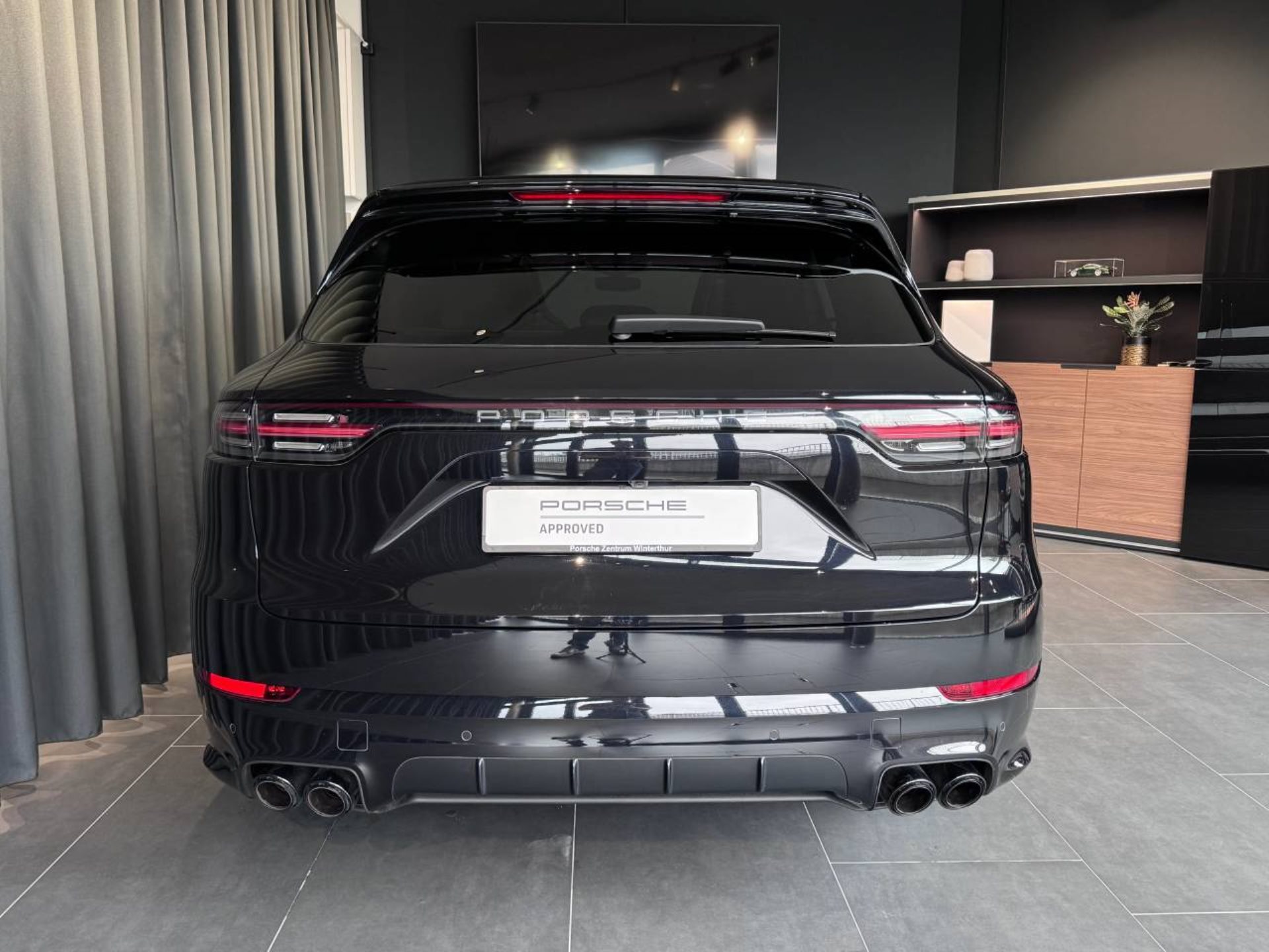 PORSCHE Cayenne Turbo-image-5