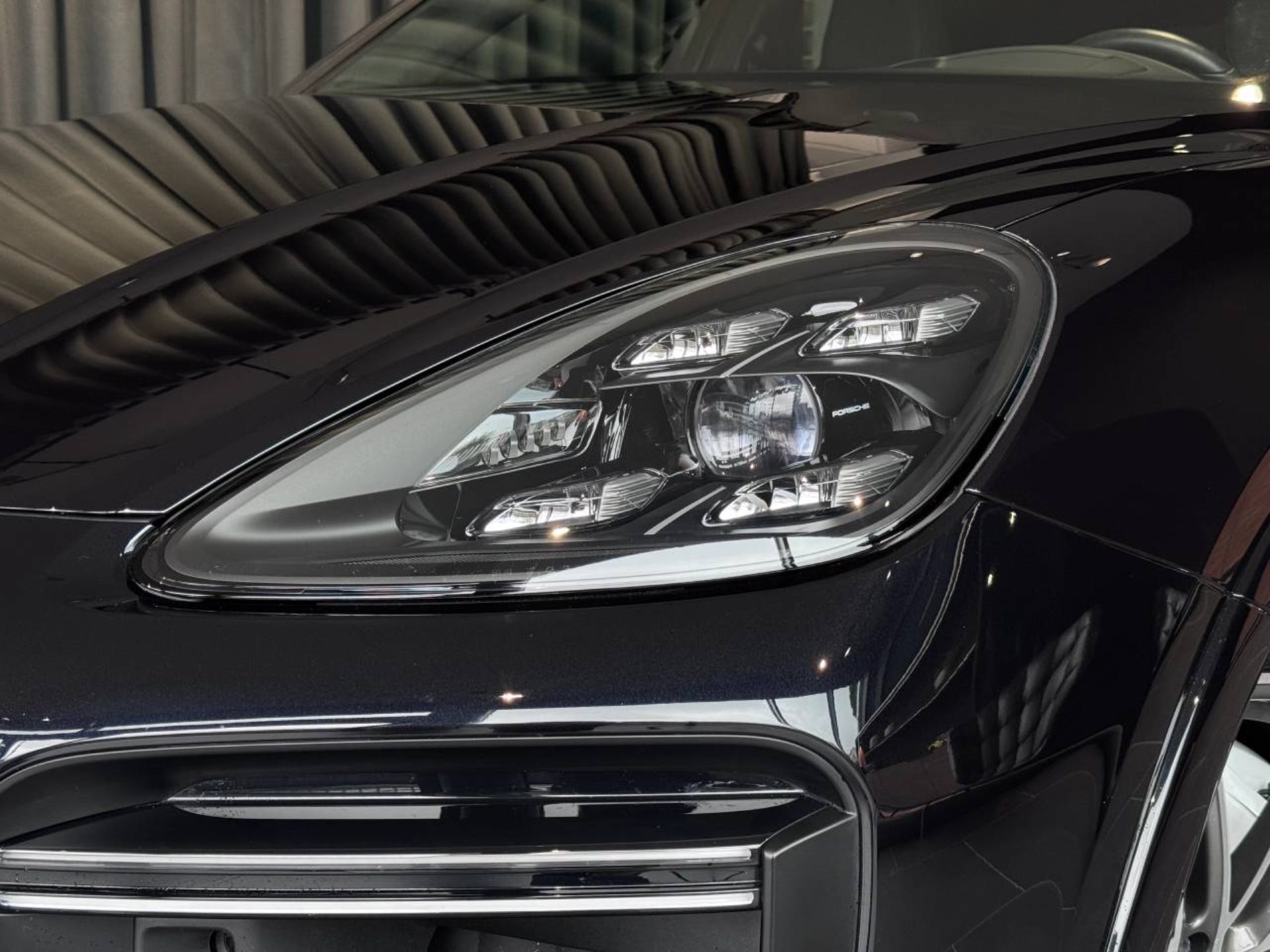 PORSCHE Cayenne Turbo-image-30