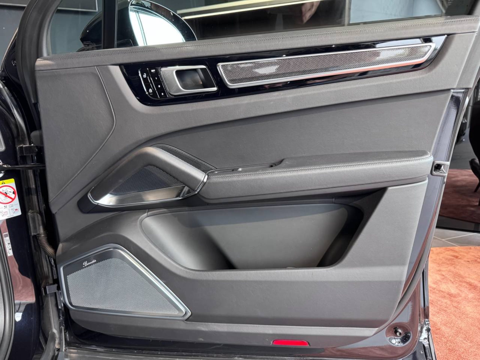 PORSCHE Cayenne Turbo-image-18