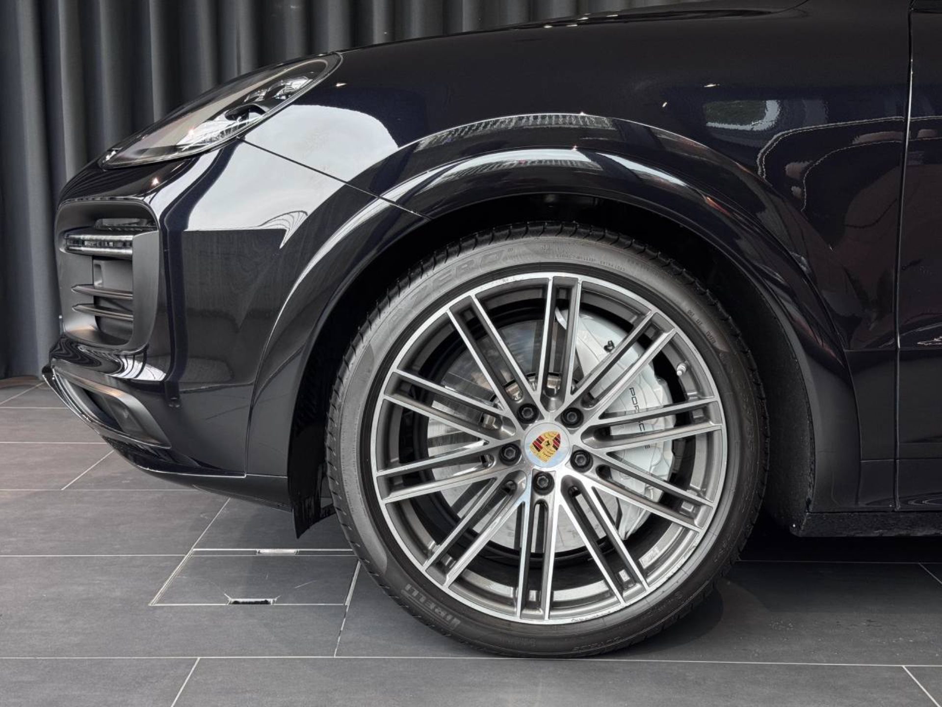 PORSCHE Cayenne Turbo-image-9