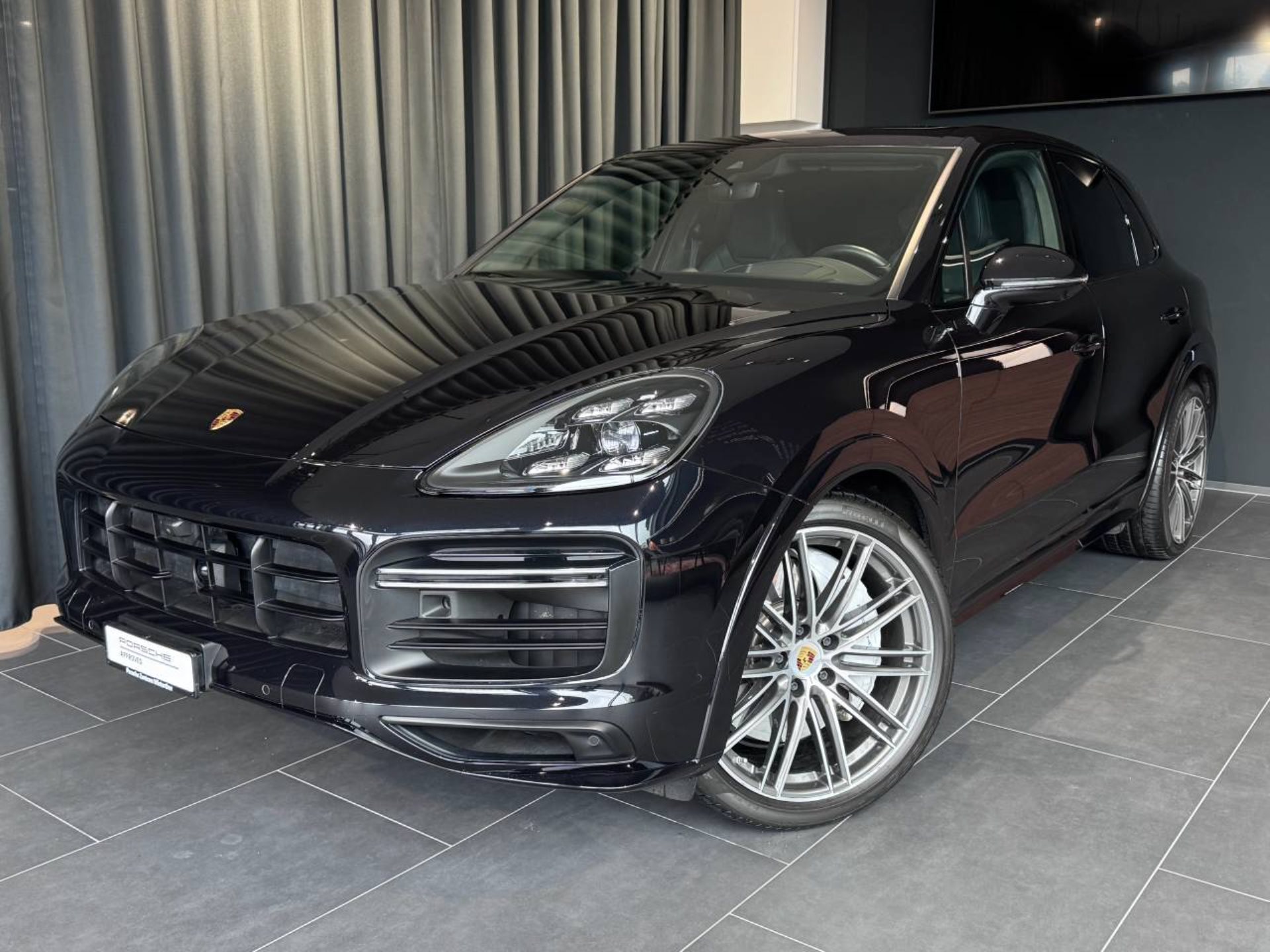 PORSCHE Cayenne Turbo-image-0