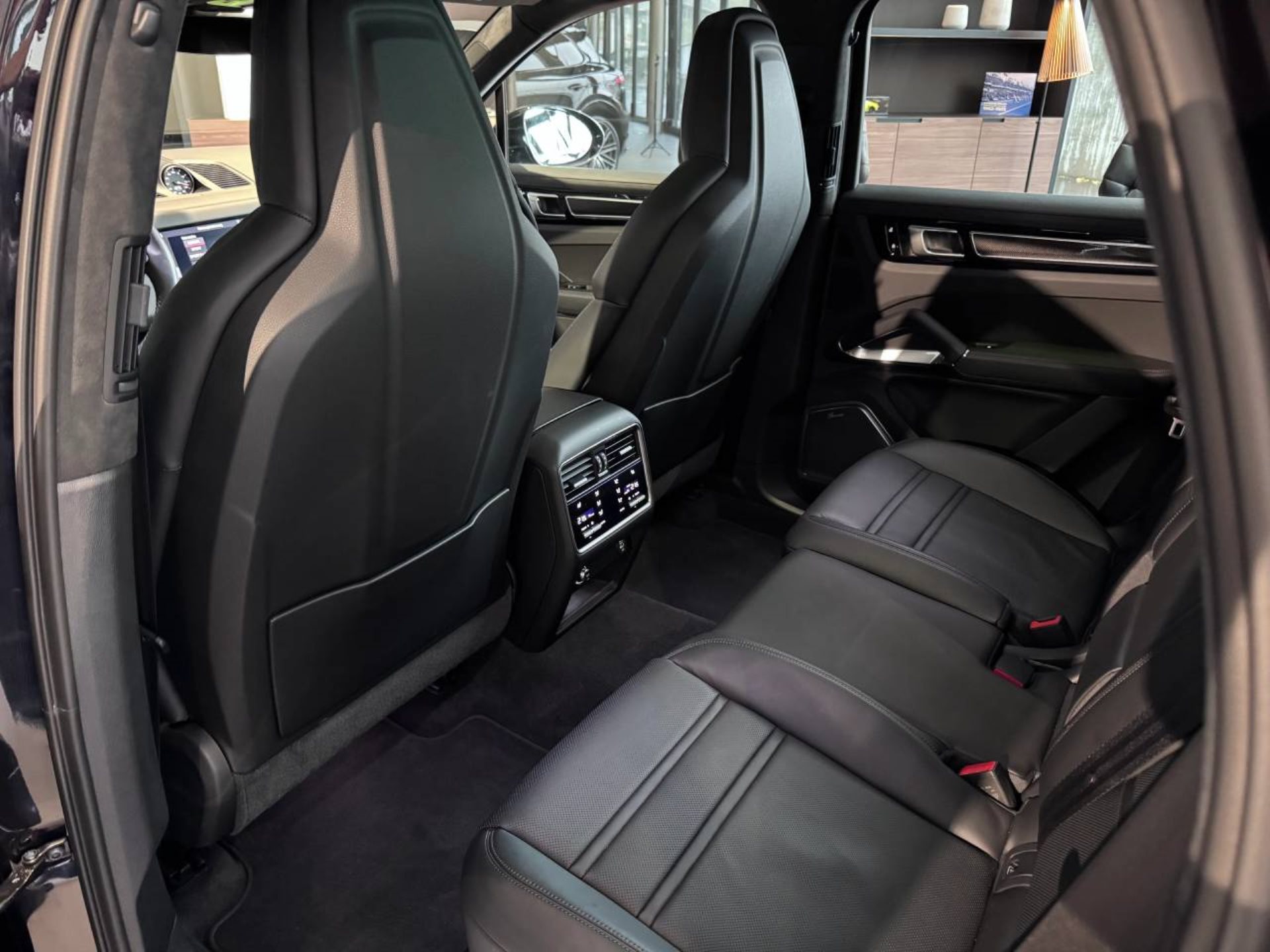 PORSCHE Cayenne Turbo-image-23